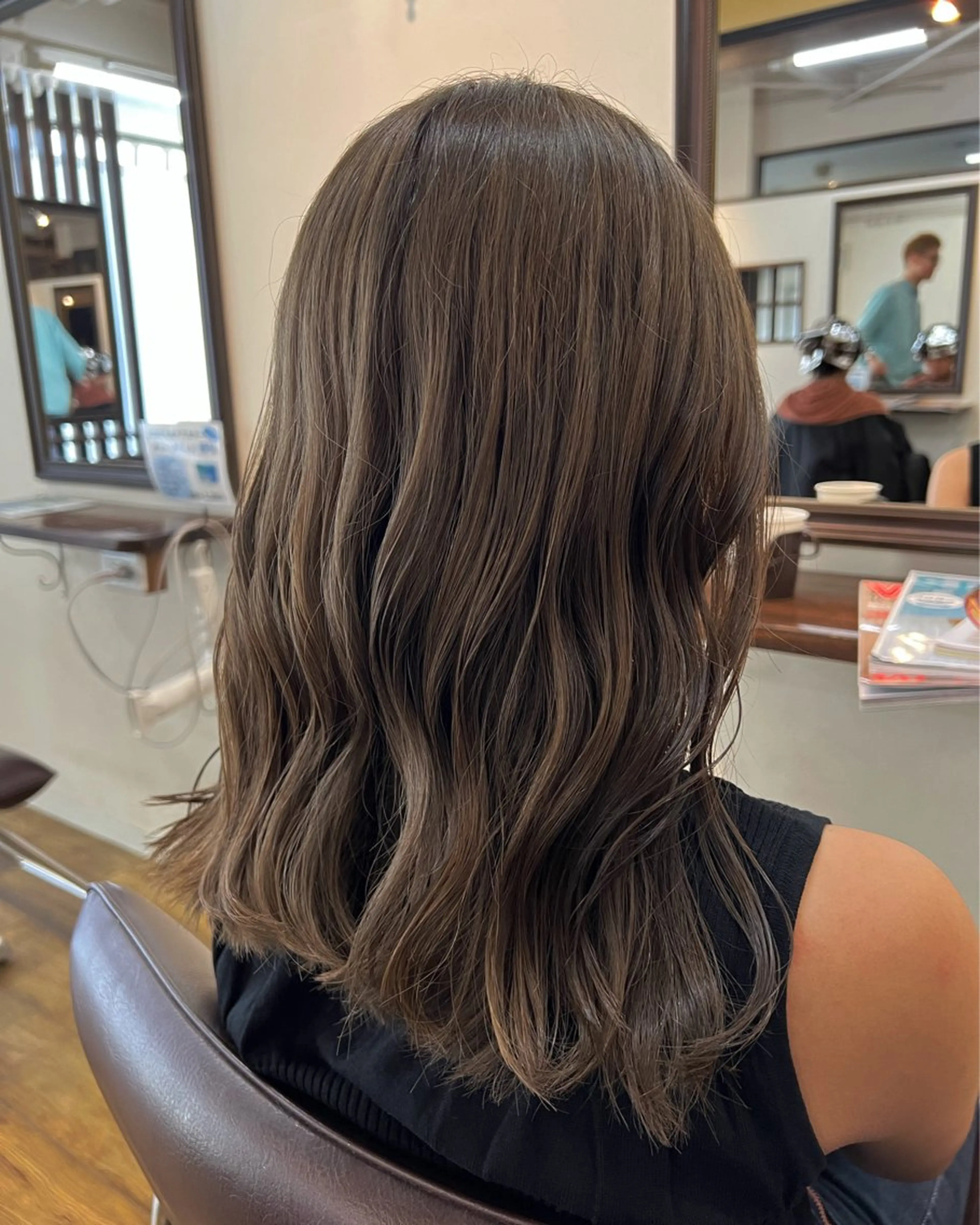 セミロング カラー グレージュ オリーブグレージュ オリーブグレー 大西 碧海のヘアスタイル