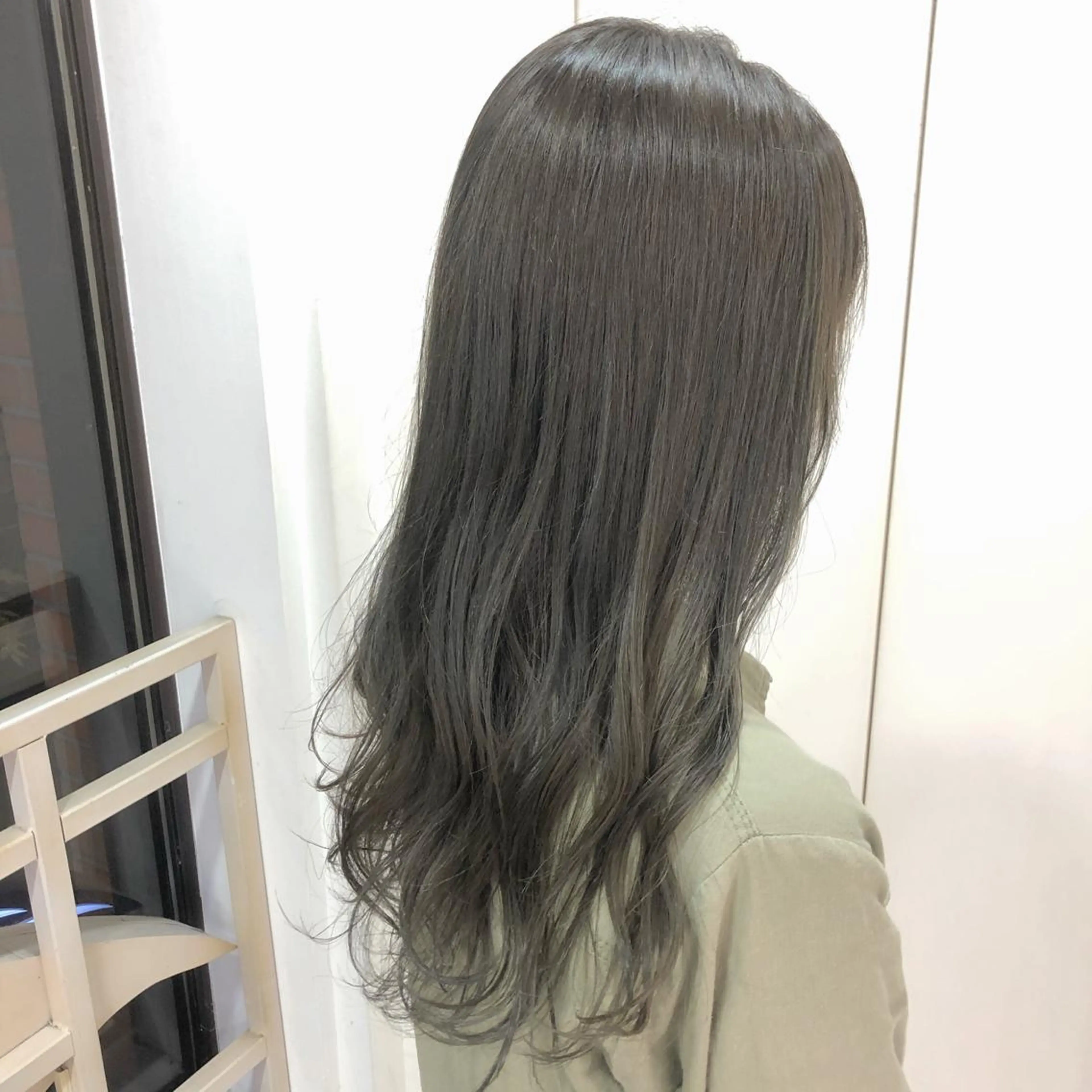 ロング カラー TRENCH　相澤 果歩のヘアスタイル