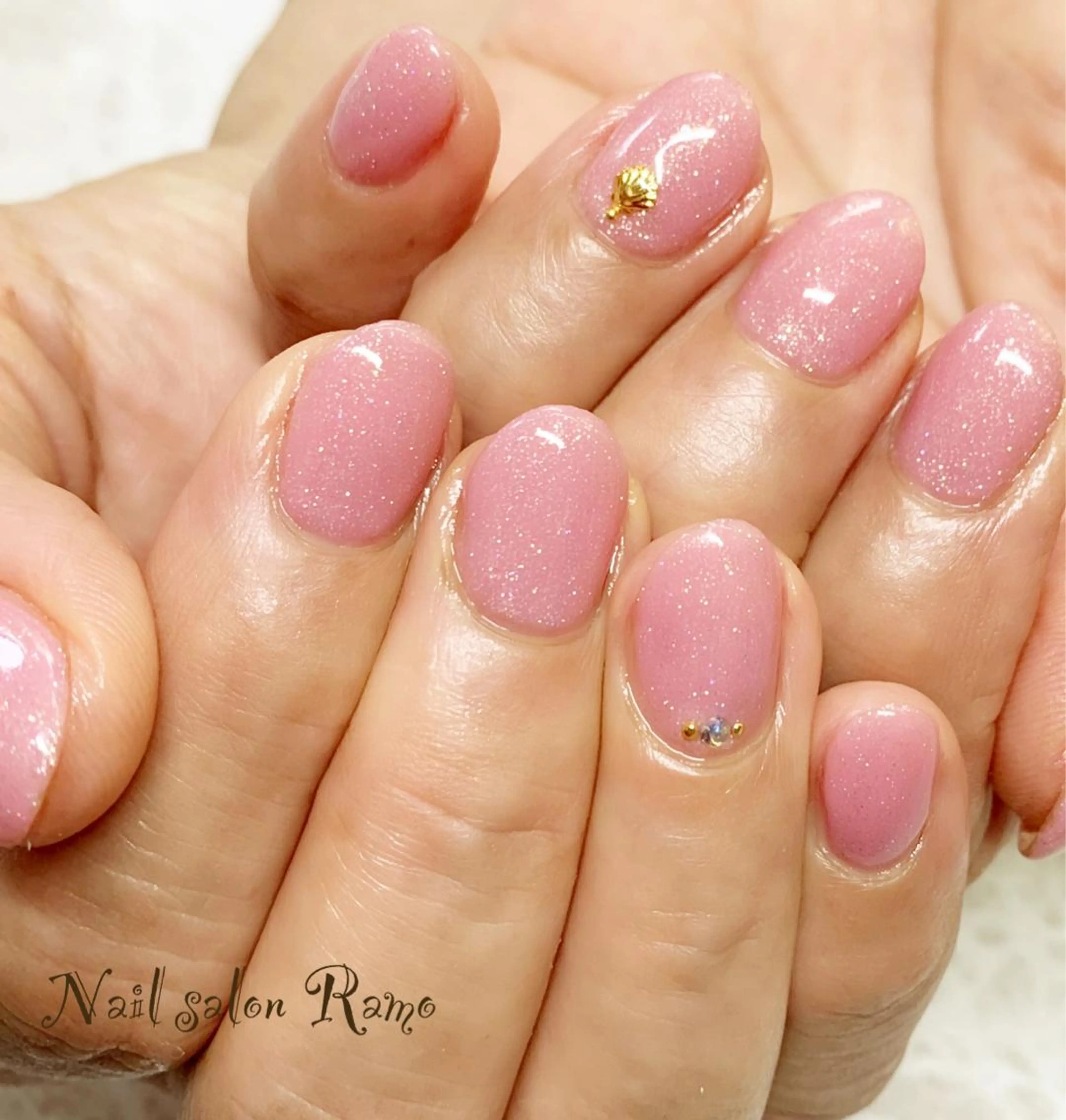 ネイル ラメ(グリッター) ワンカラーネイル ピンク シンプルネイル Nail salon Ramo所属・松田 祥子のネイルデザイン