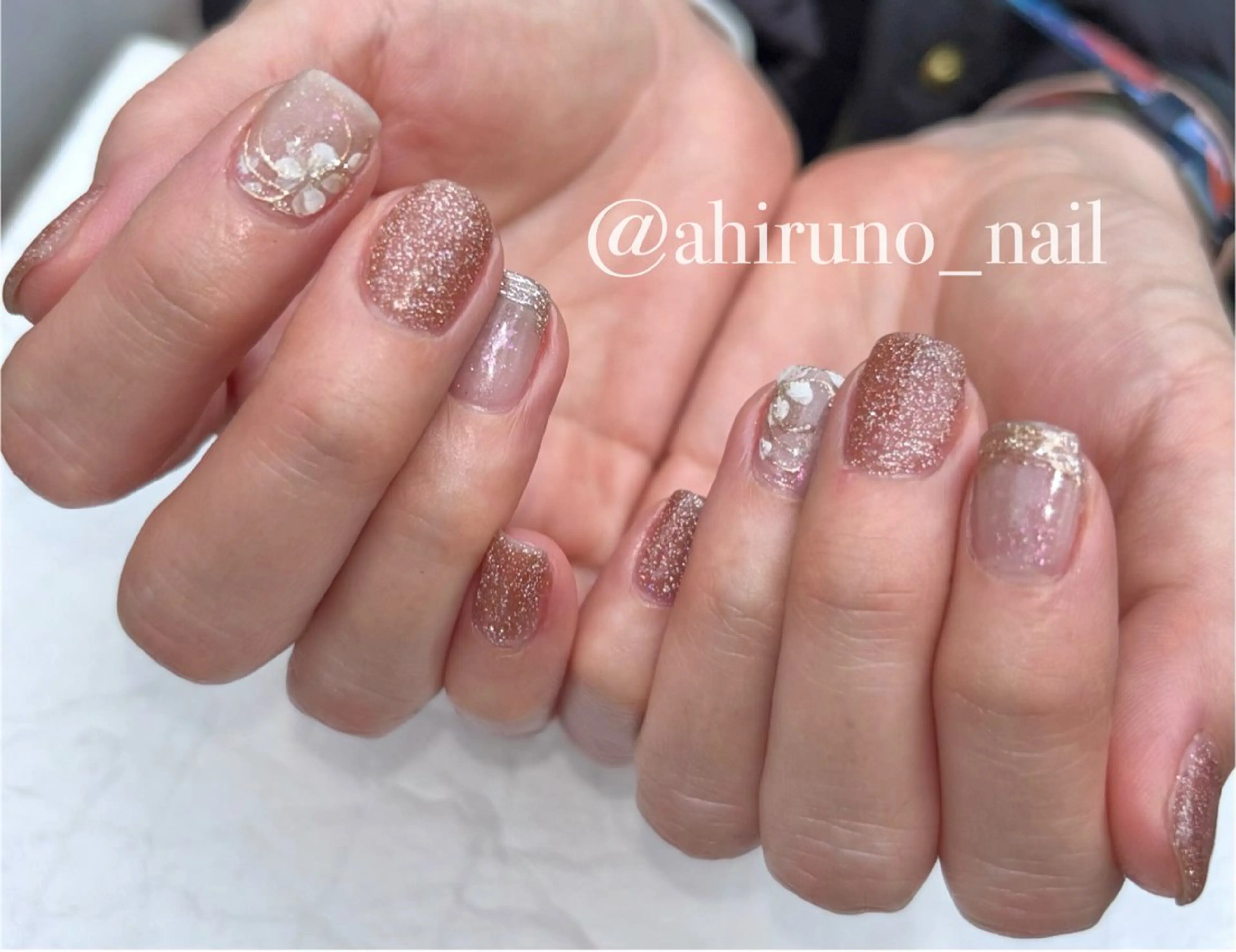 ネイル 入学式 フラッシュネイル ゴールド 卒業式 ラメ(グリッター) ハンドネイル 東京あきる野市ネイル ✿ ｙｕiのネイルデザイン
