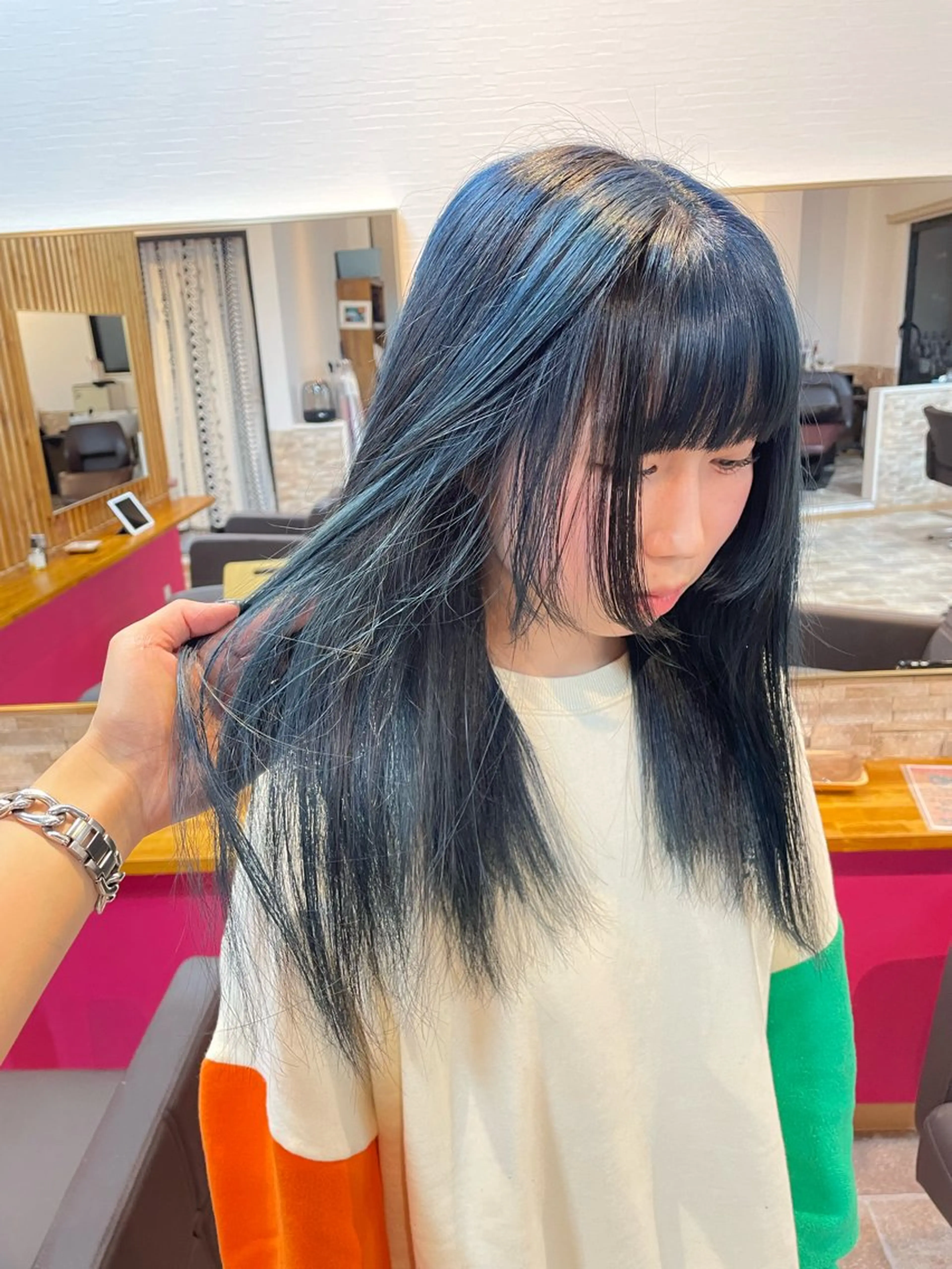 ロング カラー 黒髪 ブルーカラー ヘアカラー Ammi hair所属・YUI/ ブリーチカラー🌷のヘアスタイル