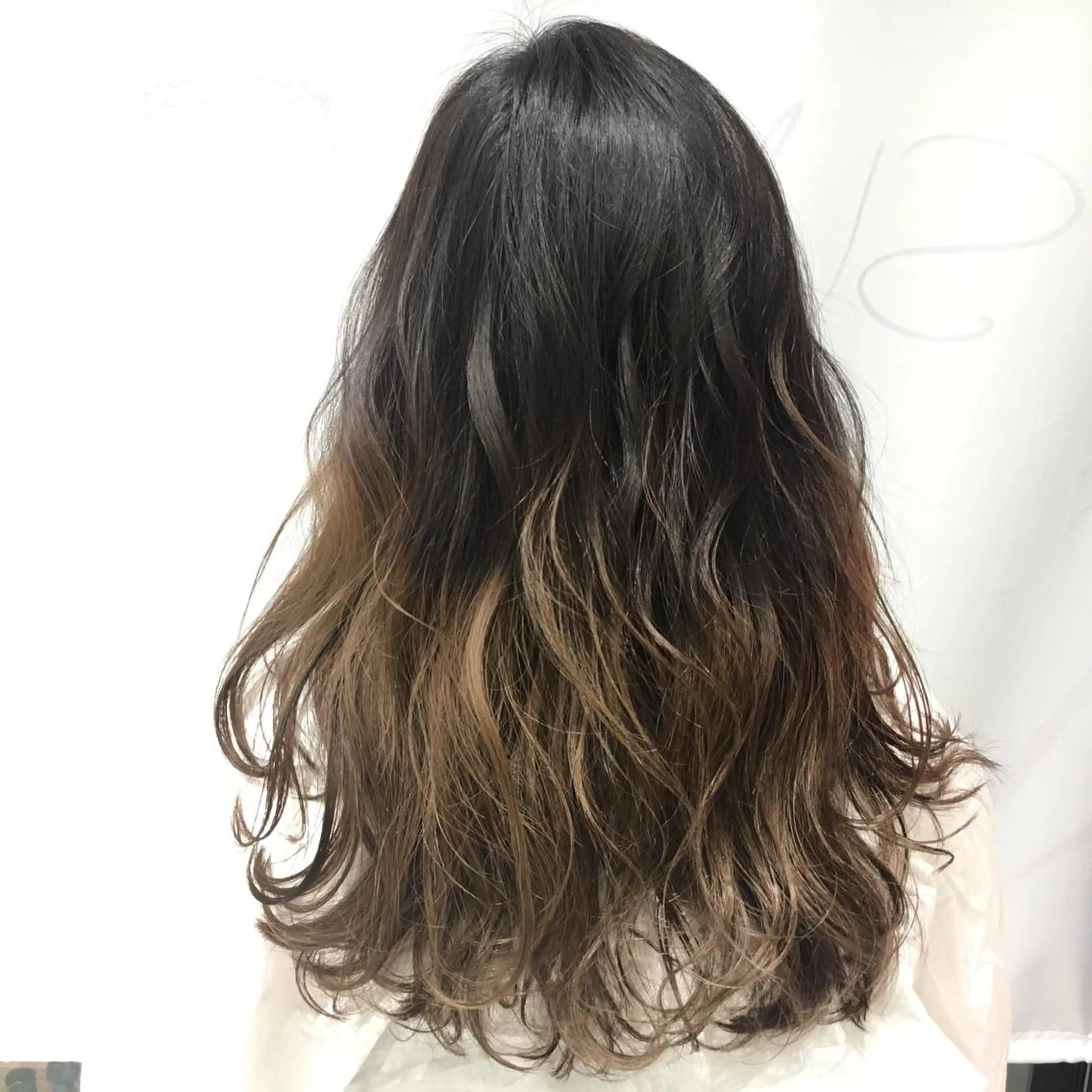 カラー 野上 綾香のヘアスタイル