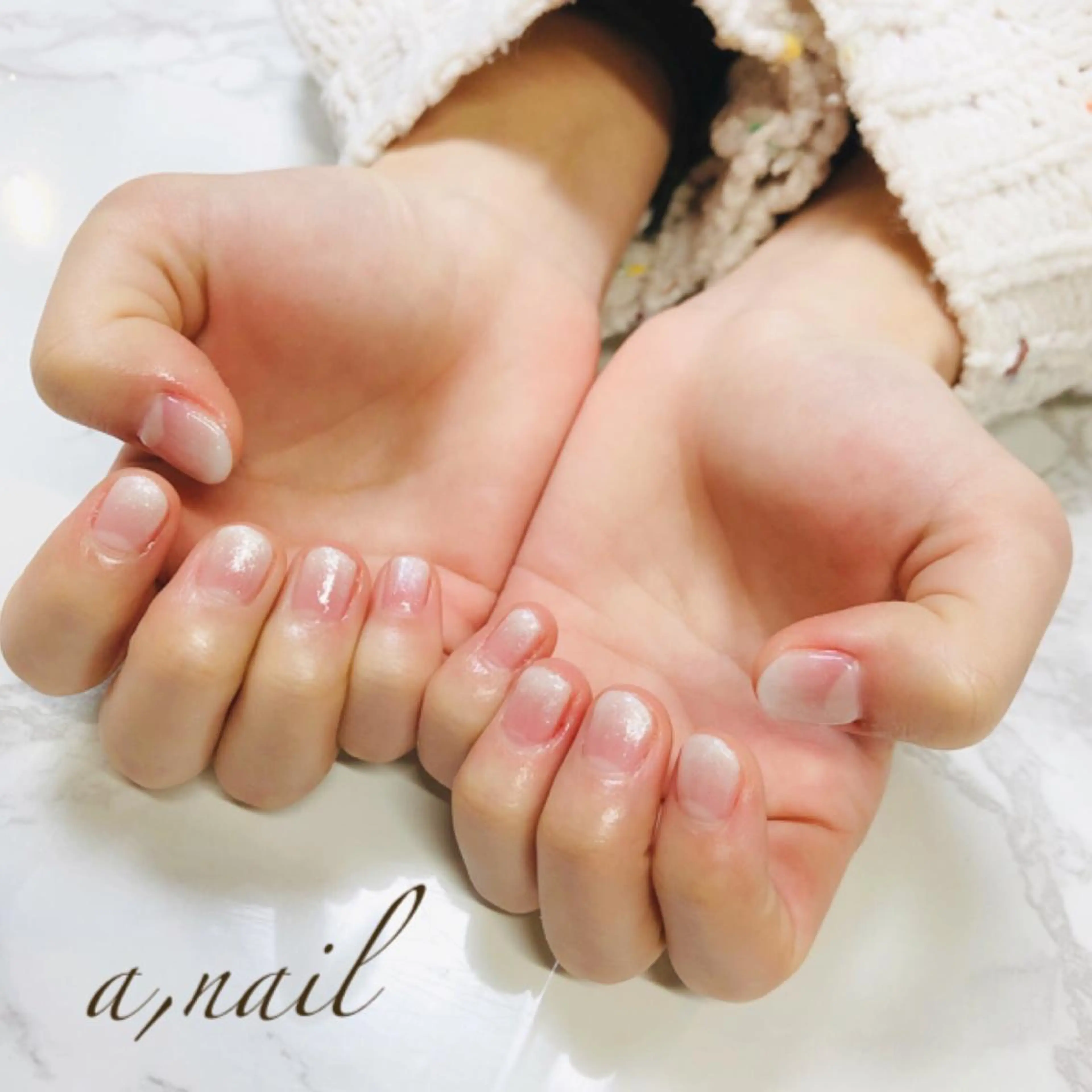 ネイル フットネイル グラデーション ラメ(グリッター) ニュアンスネイル オフィスネイル ハンドネイル ネイルサロン エーネイルのネイルデザイン