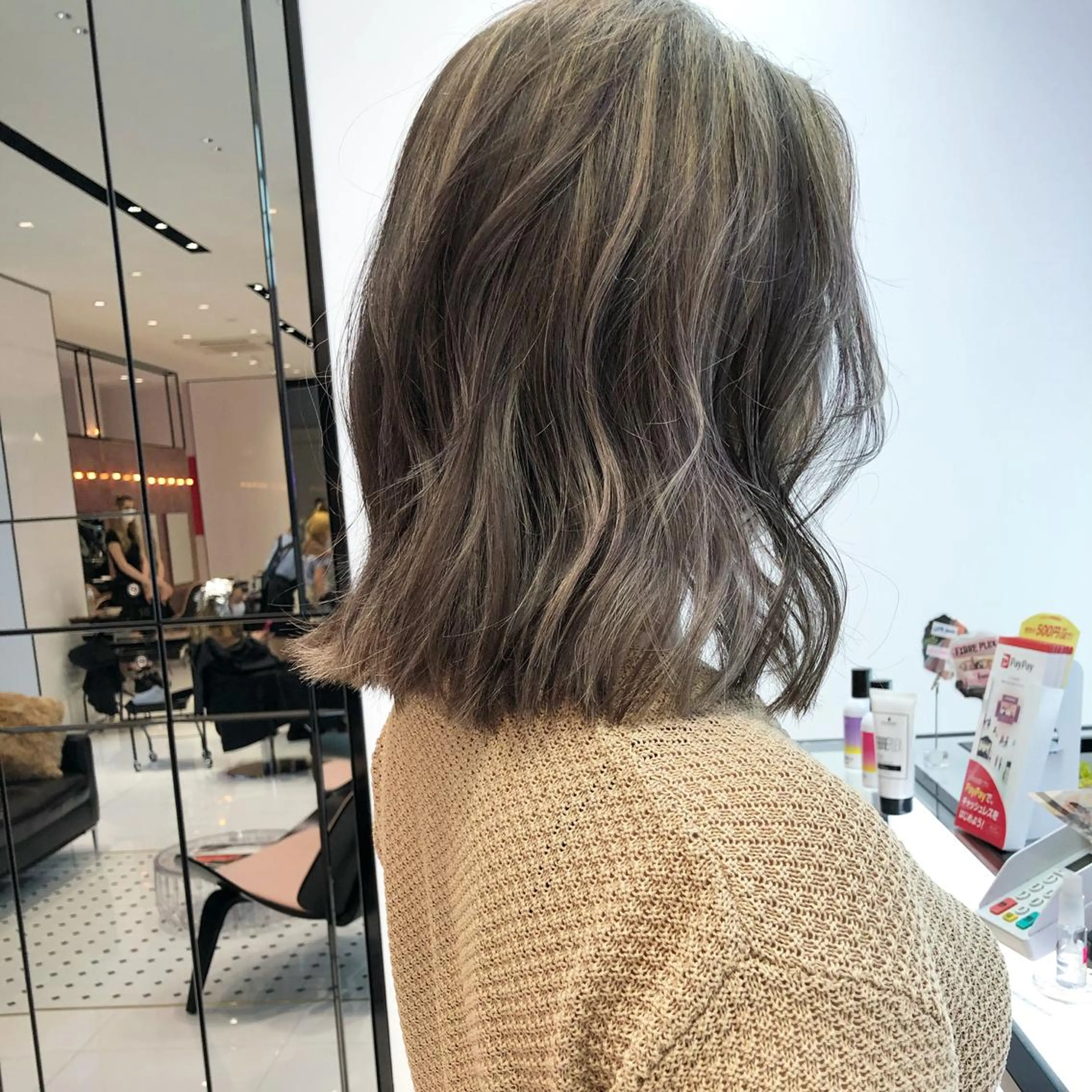 ミディアム カラー ベージュカラー ハイライトカラー ハイライト 相川 愛実のヘアスタイル