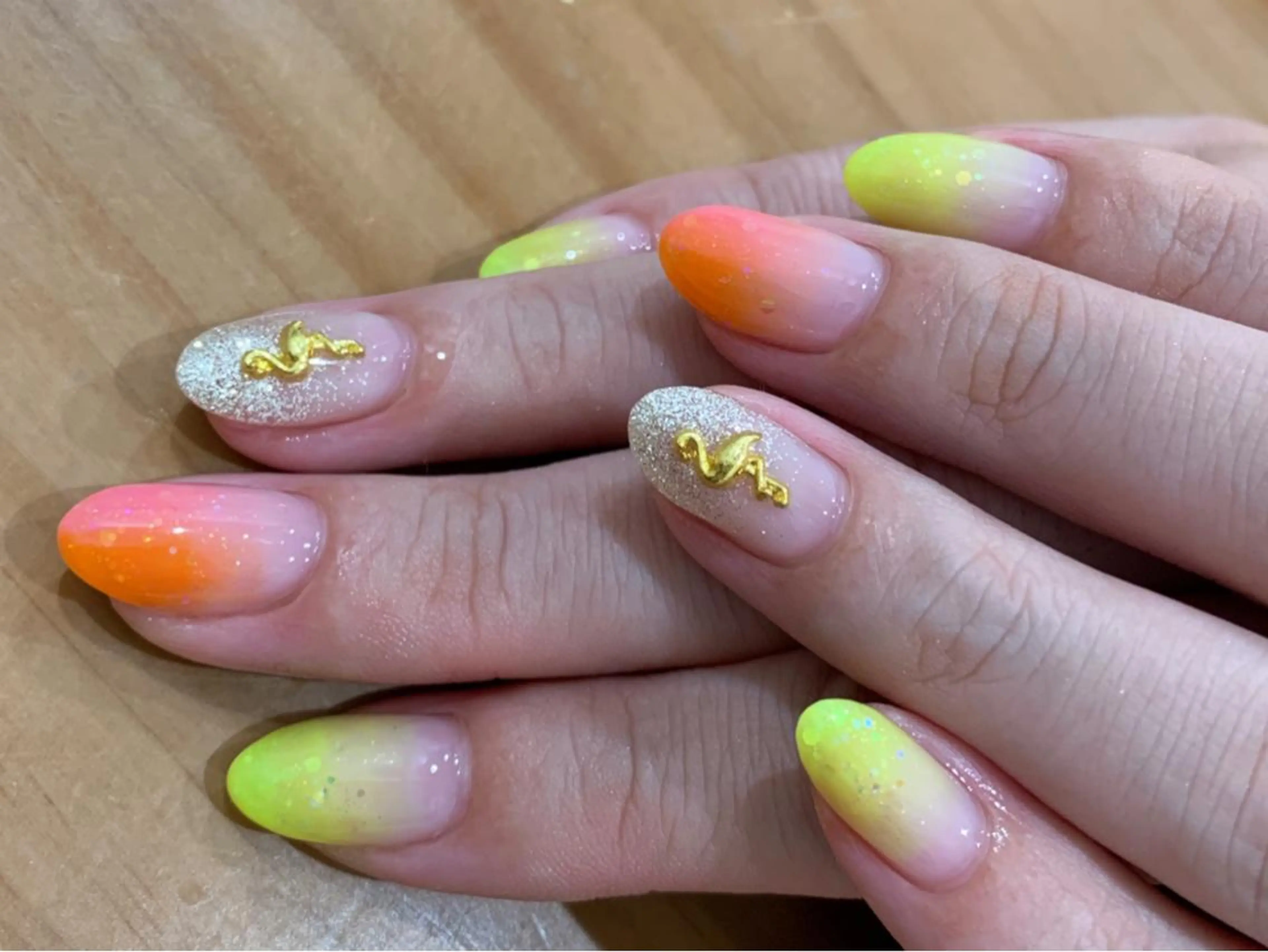 ネイル ジェルネイル グラデーション ハンドネイル 中川 愛理のネイルデザイン