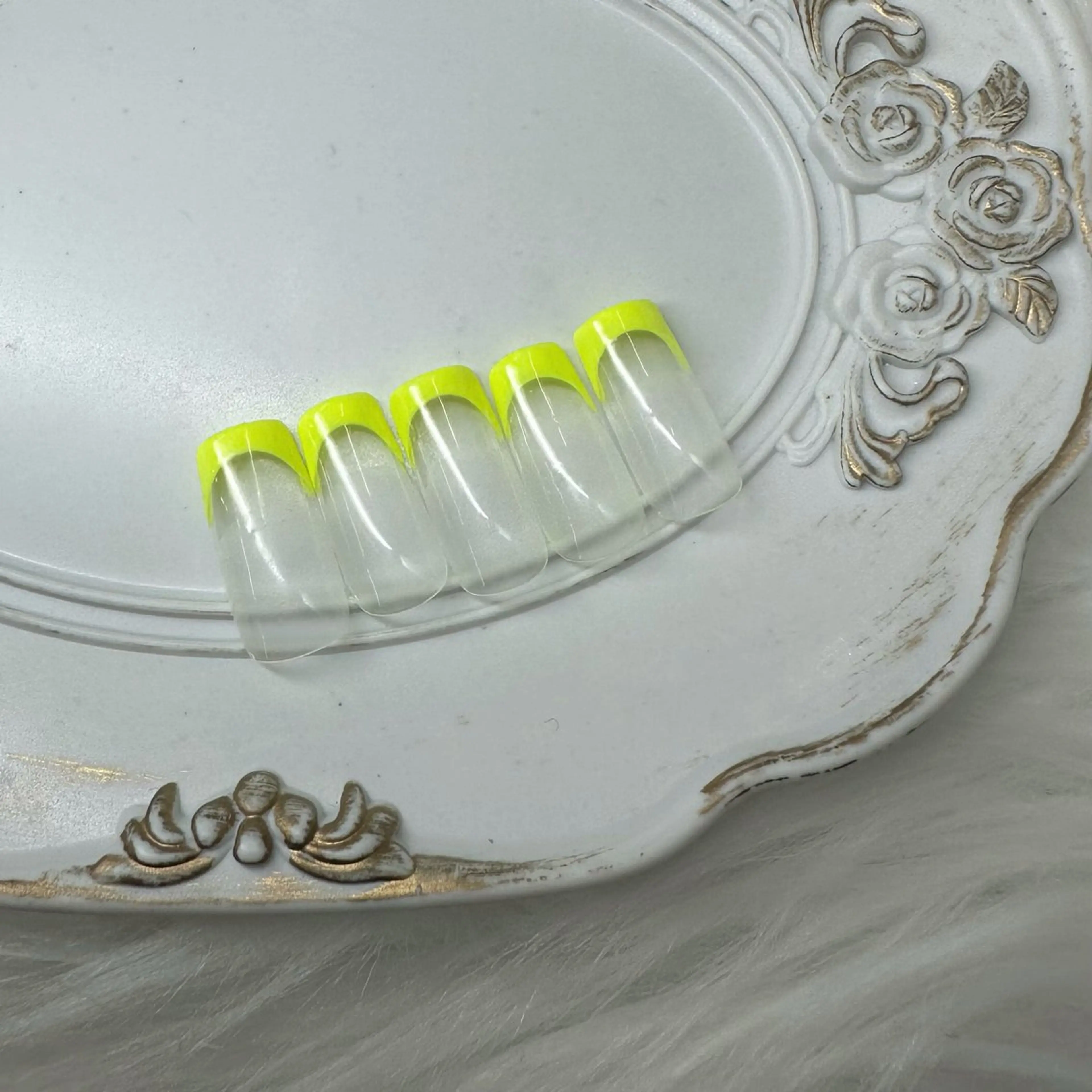 ネイル フレンチネイル 黄色 エリクサーネイル池袋 藤田のネイルデザイン