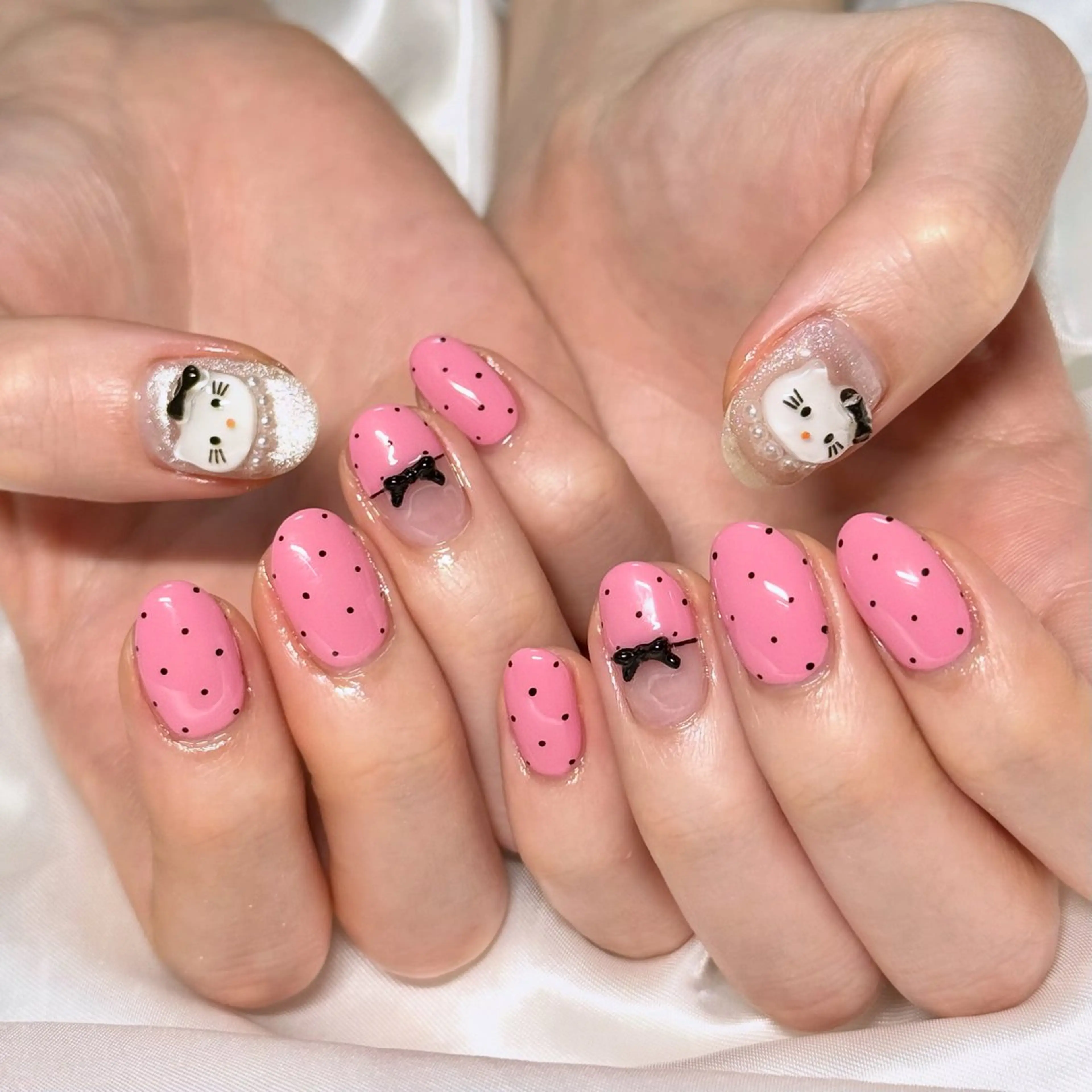 ネイル ドット フレンチネイル ガーリー マグネットネイル ピンク ハンドネイル OKIKA所属・【OKIKA】 らん🦖🌈🧡のマツエク・マツパデザイン