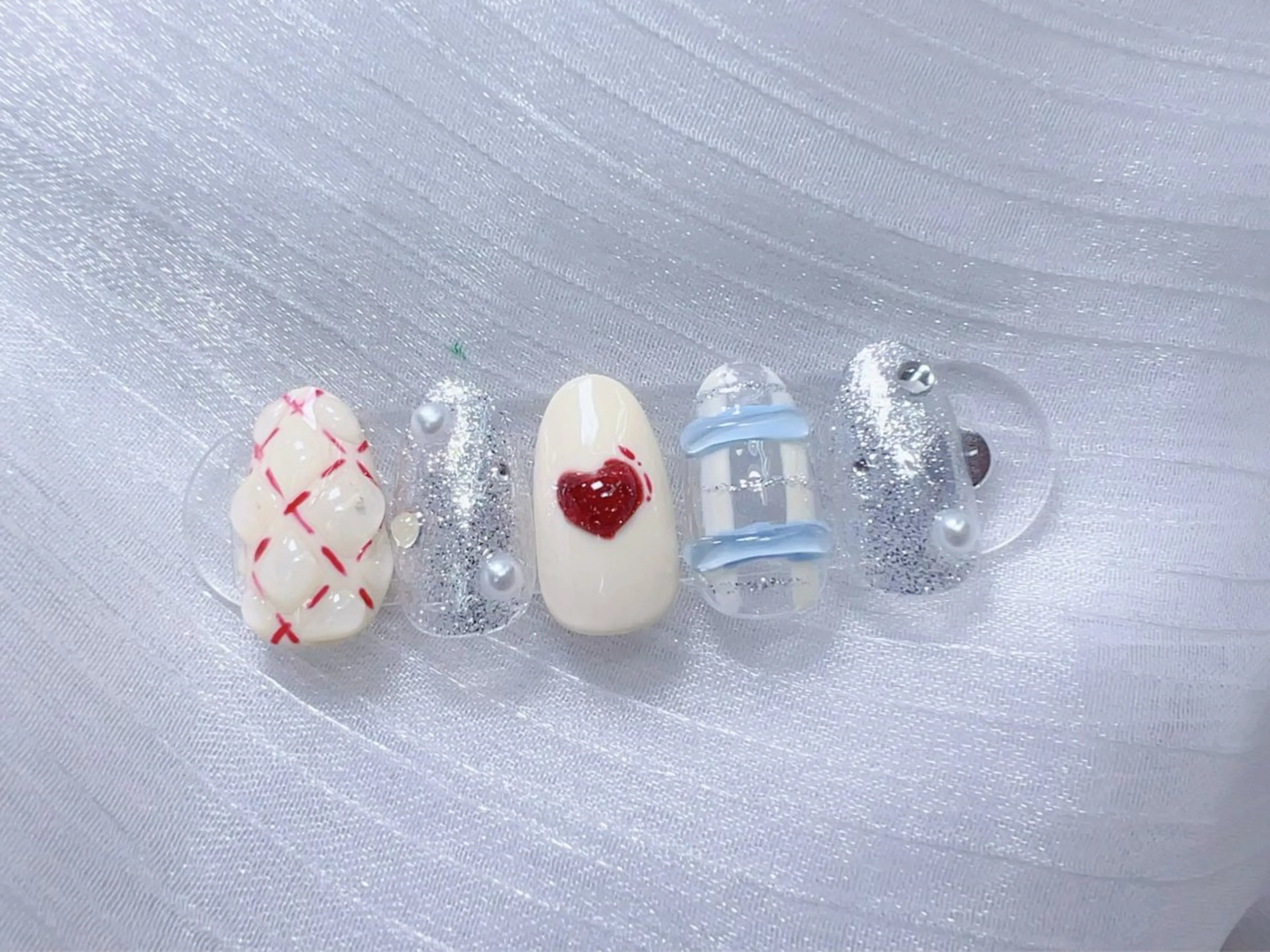 ネイル バレンタイン ハンドネイル リ サのネイルデザイン