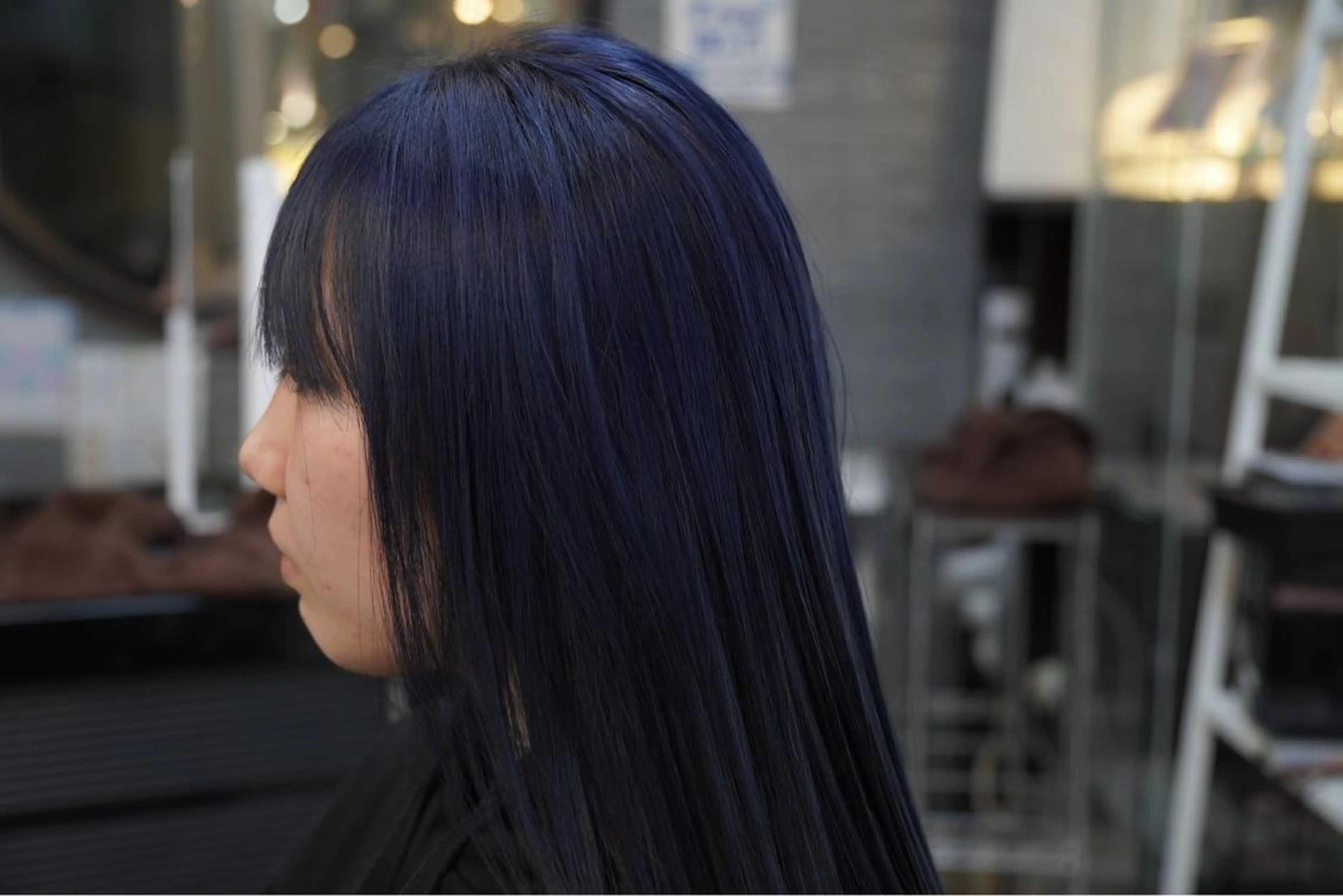 カラー ブリーチ ネイビーカラー 能登谷 泉稀のヘアスタイル