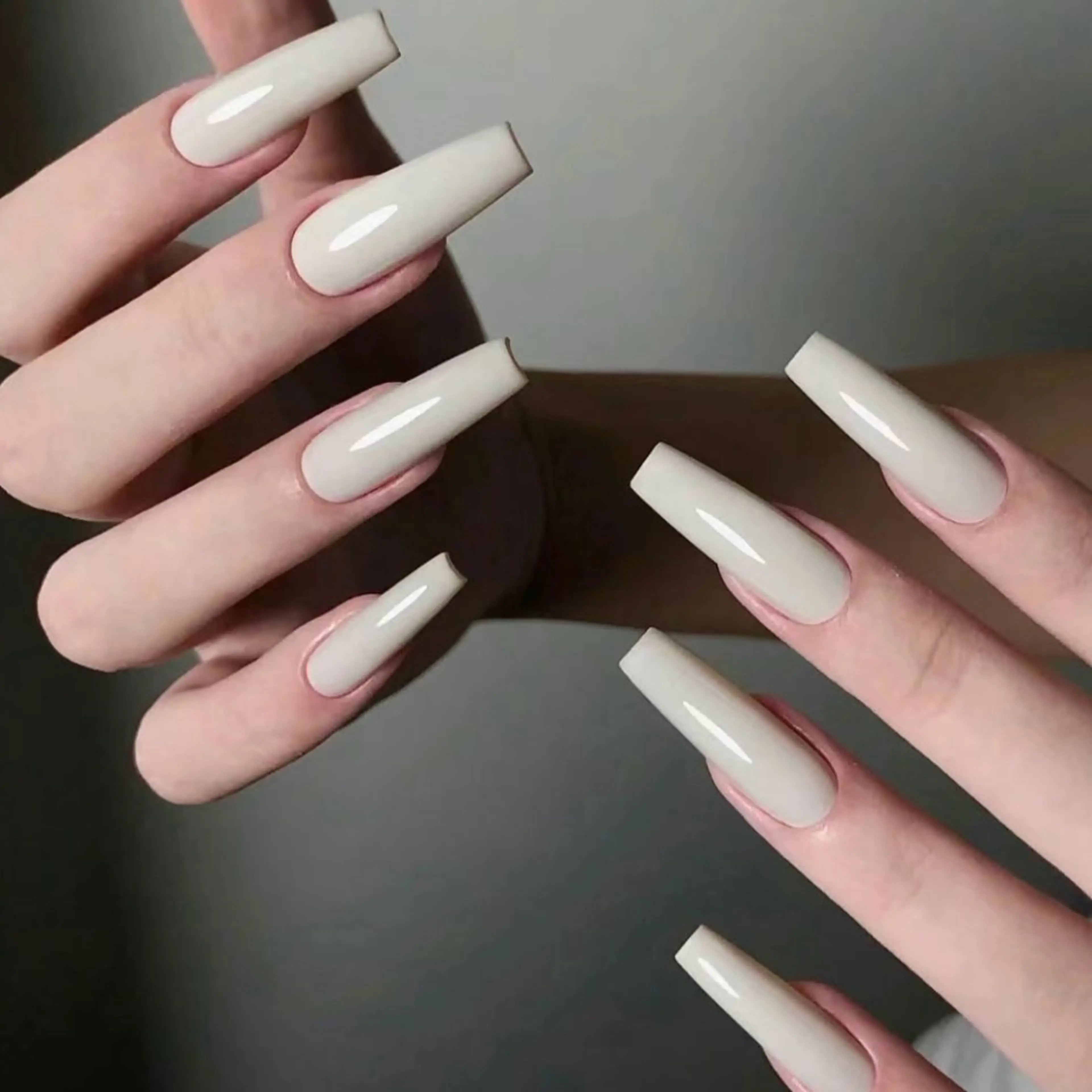 🌷「ミニモ学割」チップ長さだしワンカラーorラメグラデ/パーツ2個付き「ジェルオフ無料」の写真