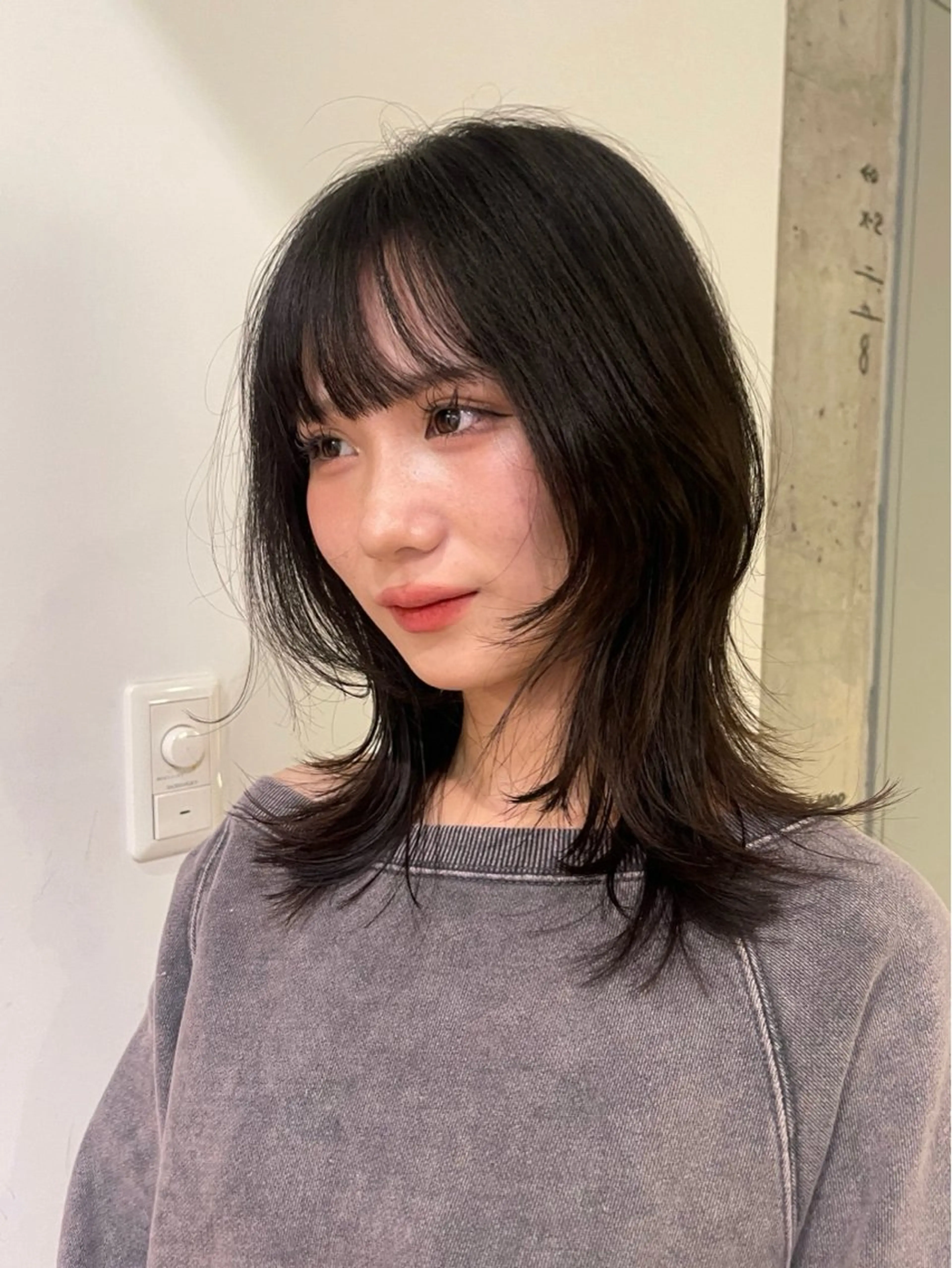 ミディアム カラー カット ヘアカラー トリートメント 🫧うる艶レイヤー /グレージュ🪐リサのヘアスタイル
