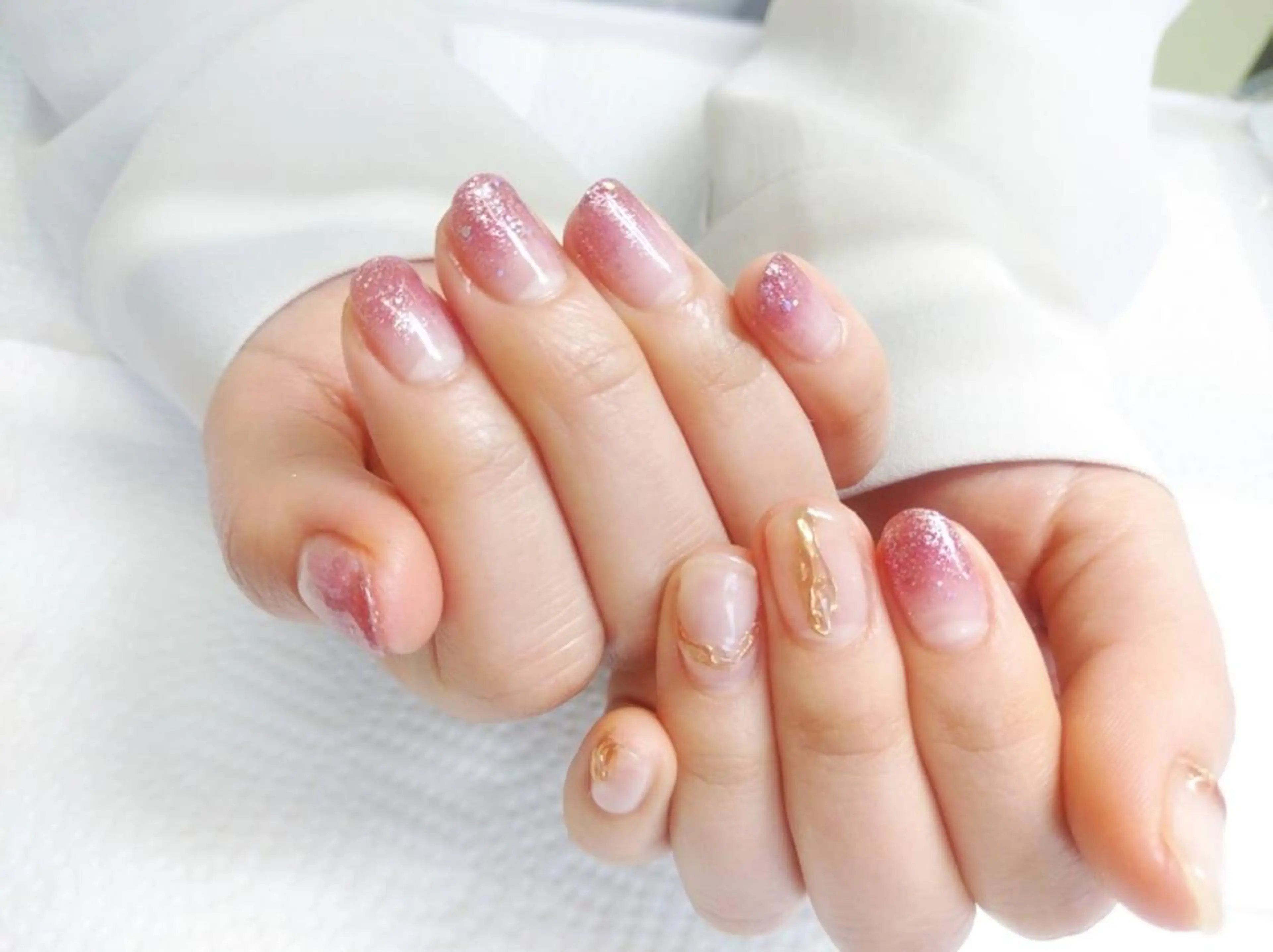 ネイル グラデーション ラメ(グリッター) ラメグラデーション ミラーネイル ハンドネイル ハンドケア プライベートサロン Rosy Lilyのネイルデザイン