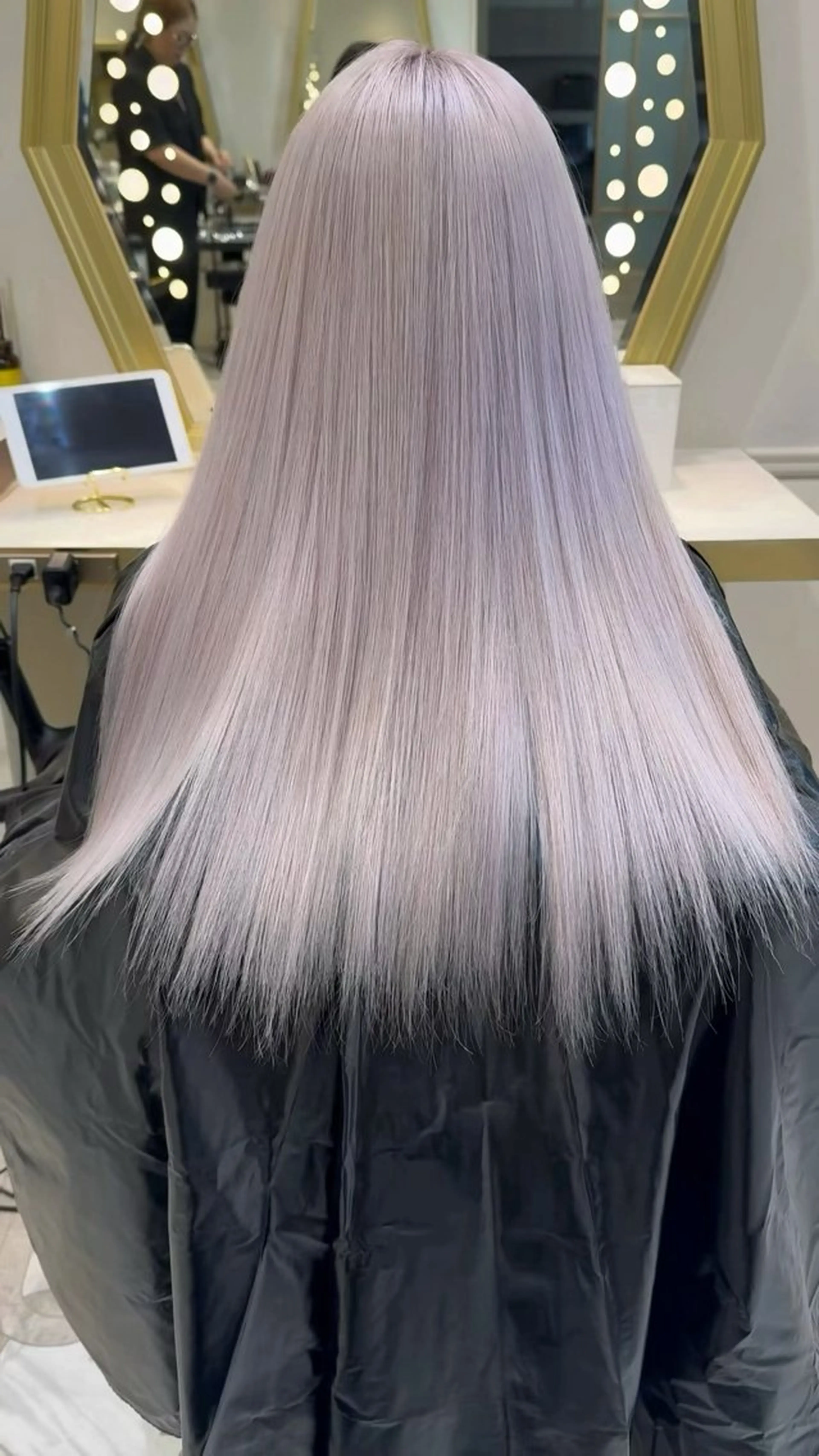 ロング ヘアカラー 🩵ブリーチと ブリーチ矯正の人🩵のヘアスタイル