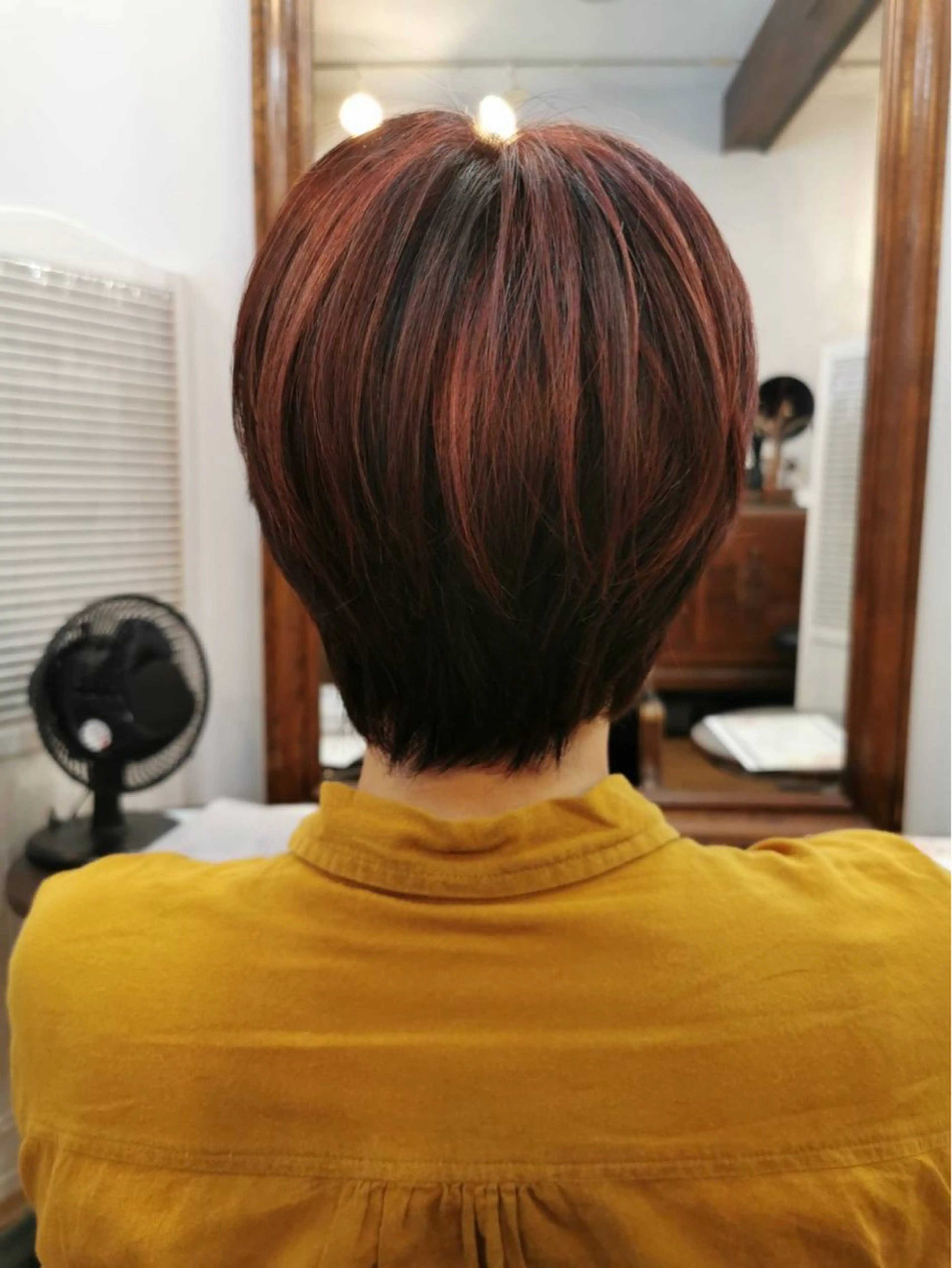 ショート カラー 上間 洋子のヘアスタイル