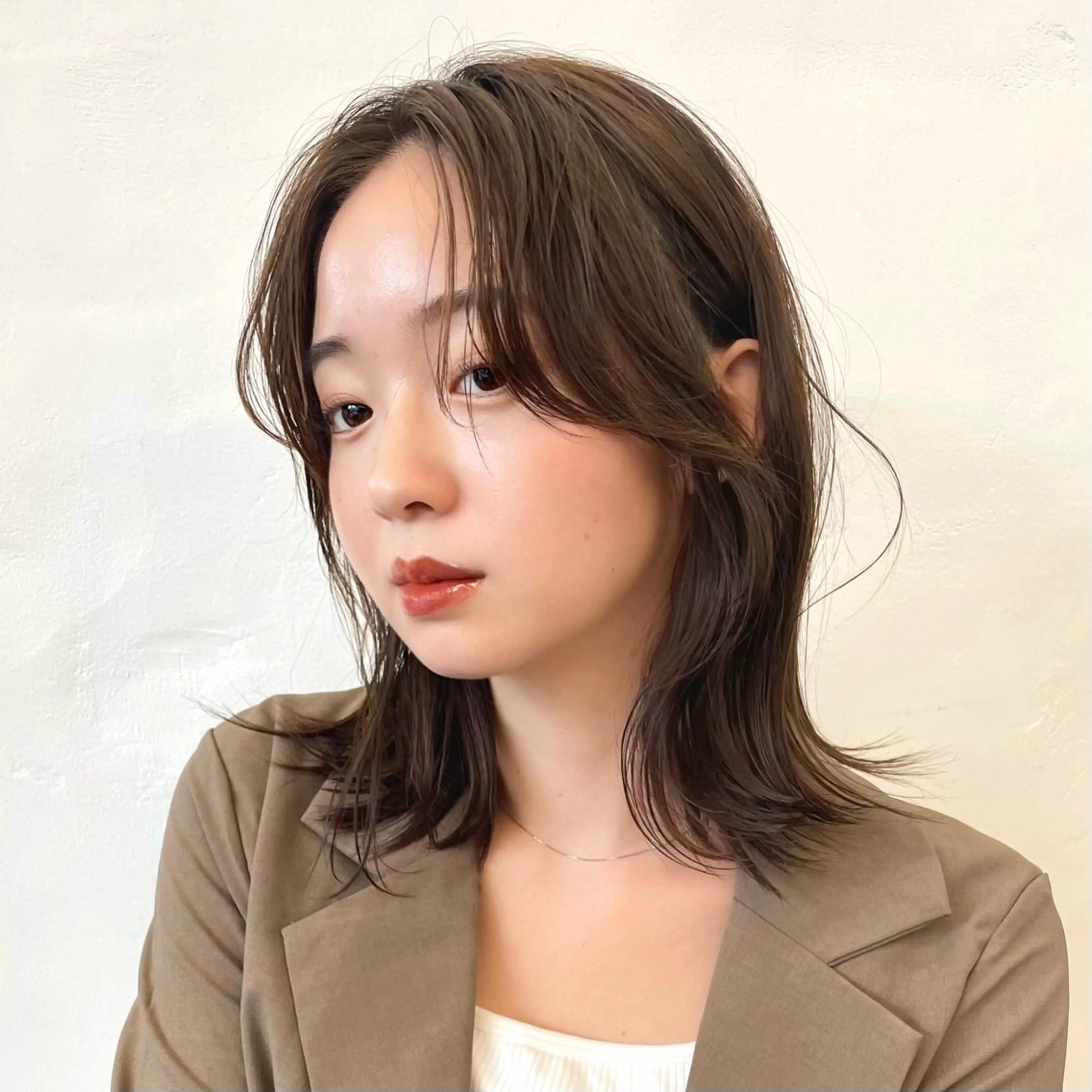 ミディアム カラー イルミナカラー 顔周りカット 小顔カット カット ヘアカラー トリートメント レイヤーカット/透 明感カラー/西田祐賀のヘアスタイル