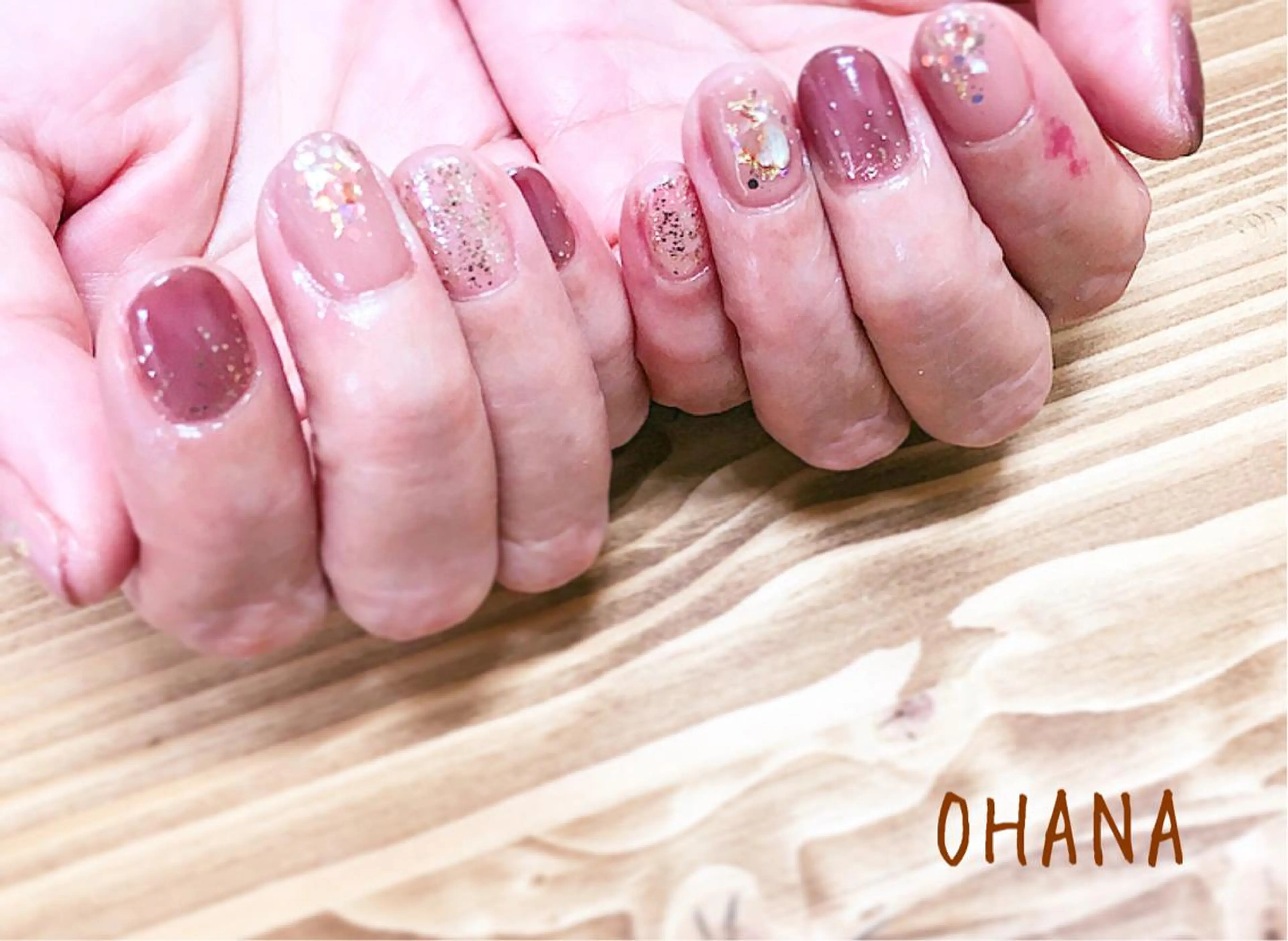 ネイル べっ甲ネイル フットネイル ラメ(グリッター) ラメグラデーション マグネットネイル nailroom OHANA🌴のネイルデザイン