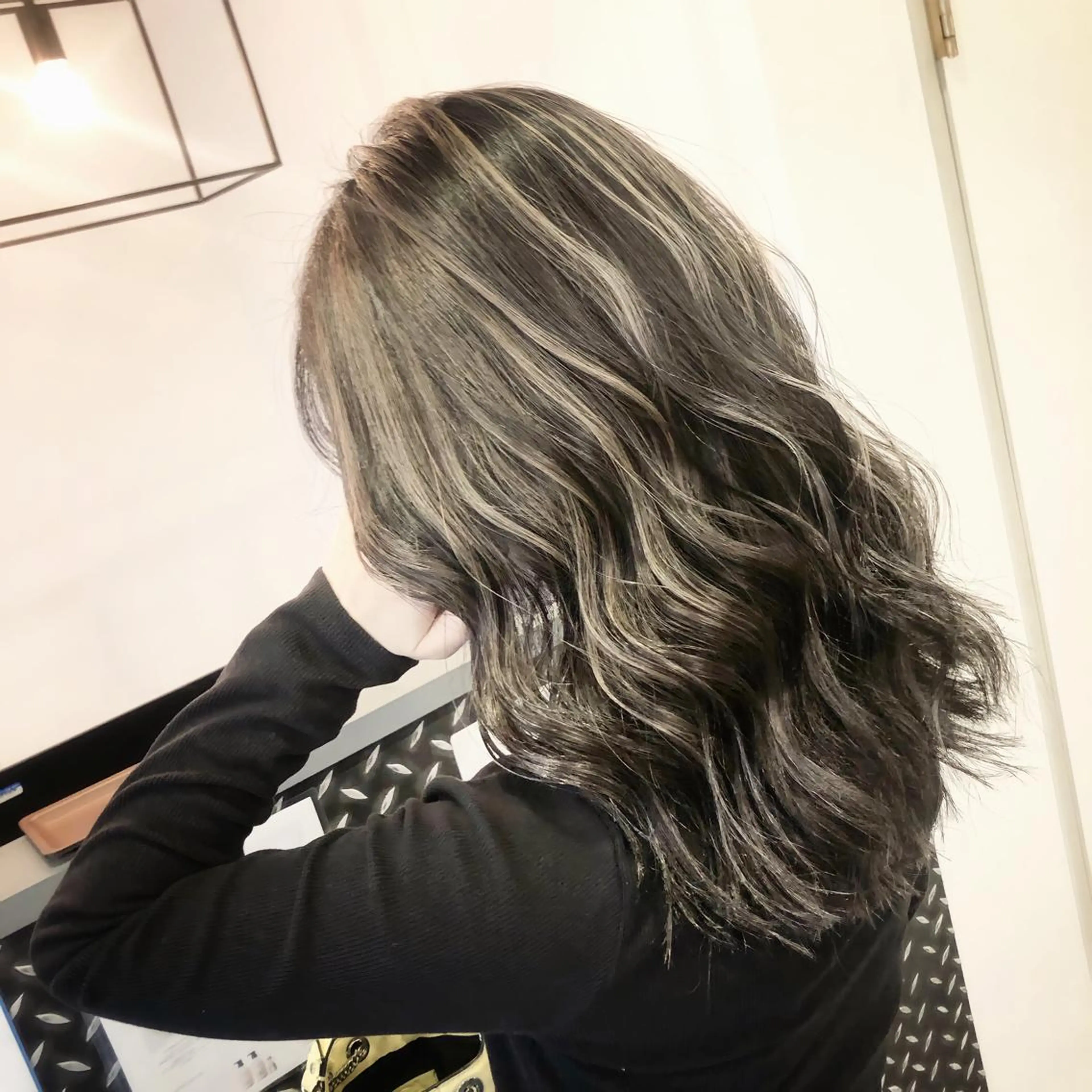 ロング ハイライト レイヤーカット 𝐍𝐄𝐎 𝐉𝐔𝐑𝐈のネイルデザイン