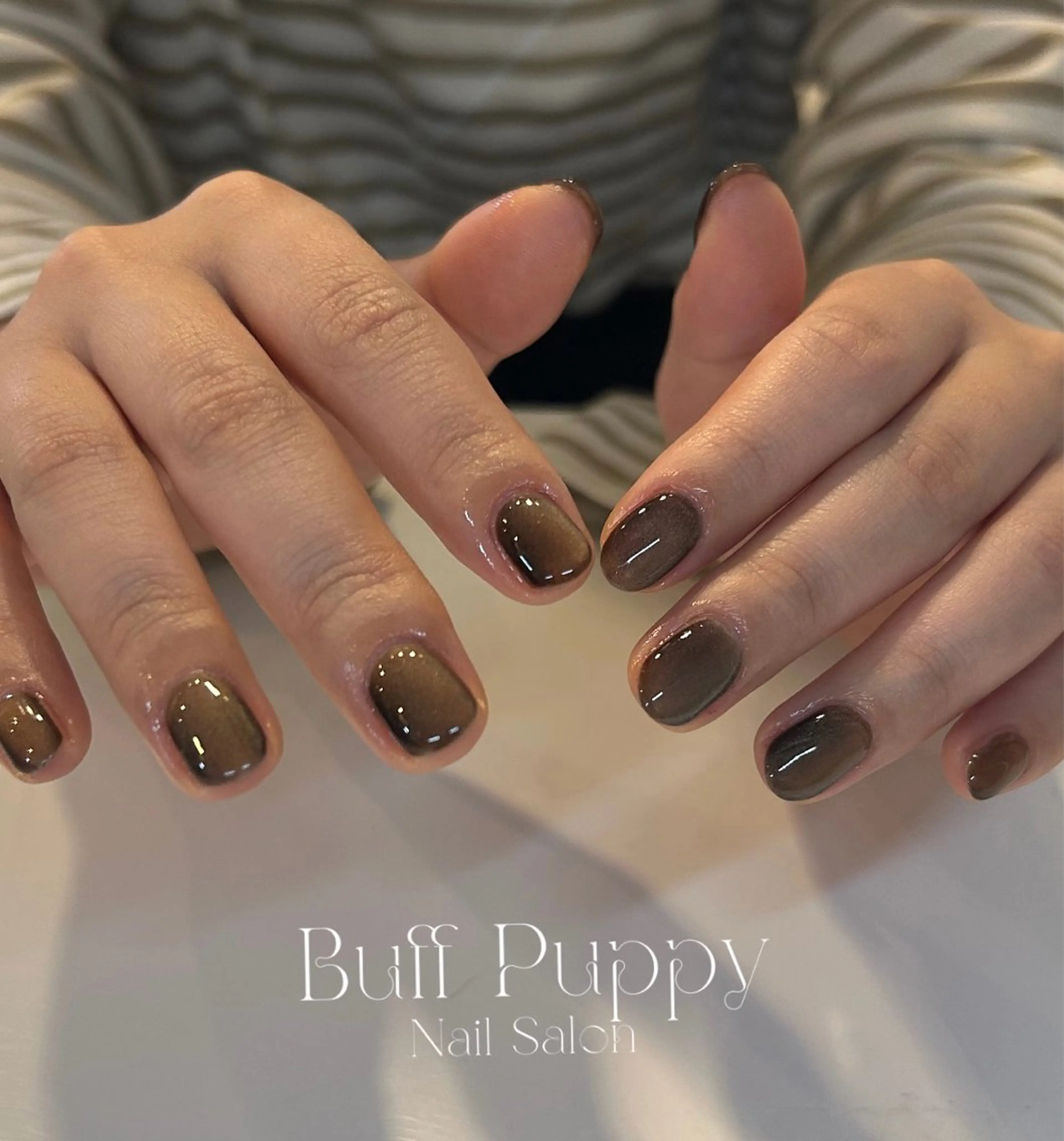 ネイル マグネットネイル Sae BuffPuppyのネイルデザイン