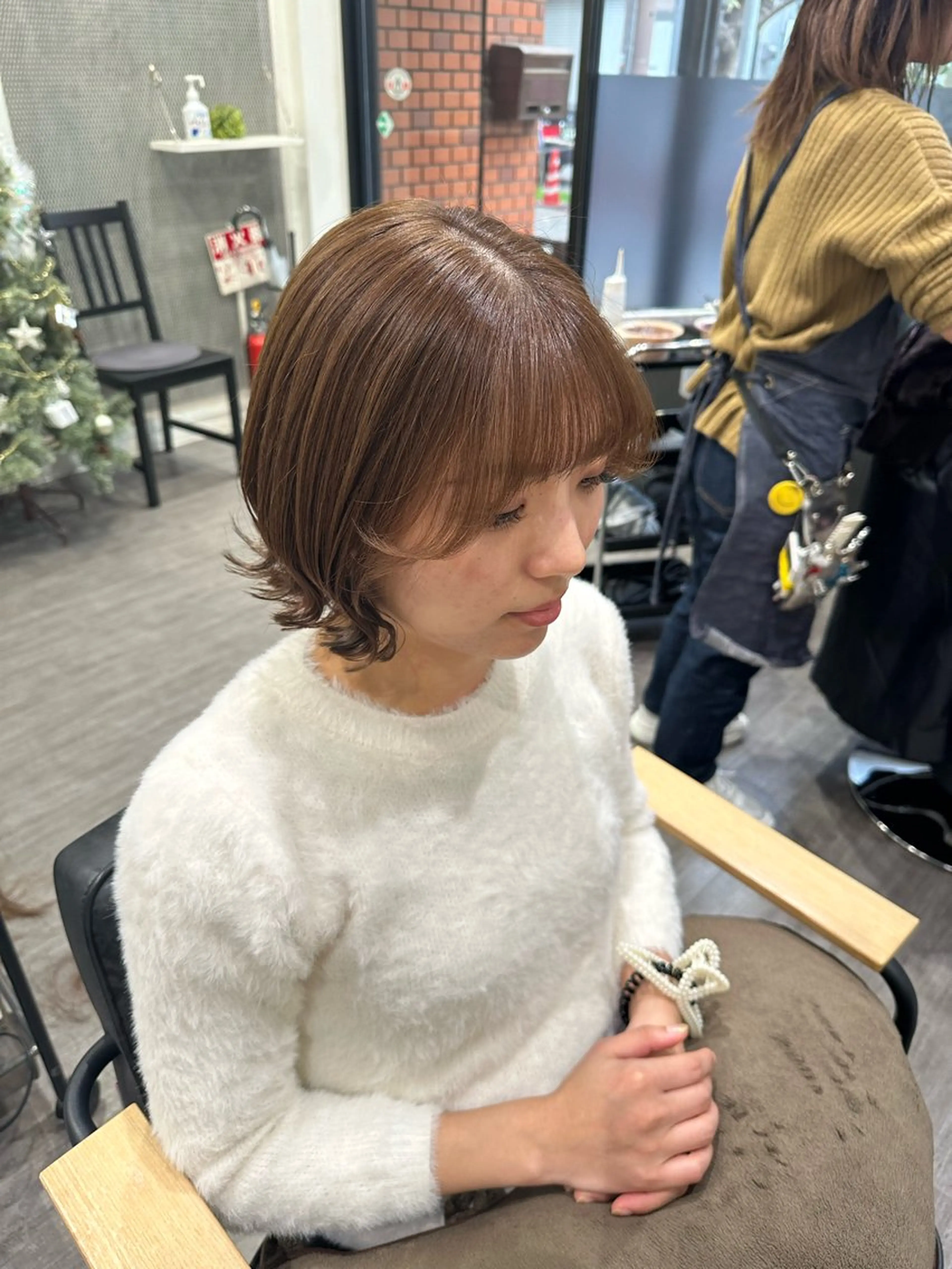 ショート カラー ベージュカラー オリーブベージュ カット ヘアカラー トリートメント 艶髪レイヤー上田 紗也🇰🇷💗のヘアスタイル