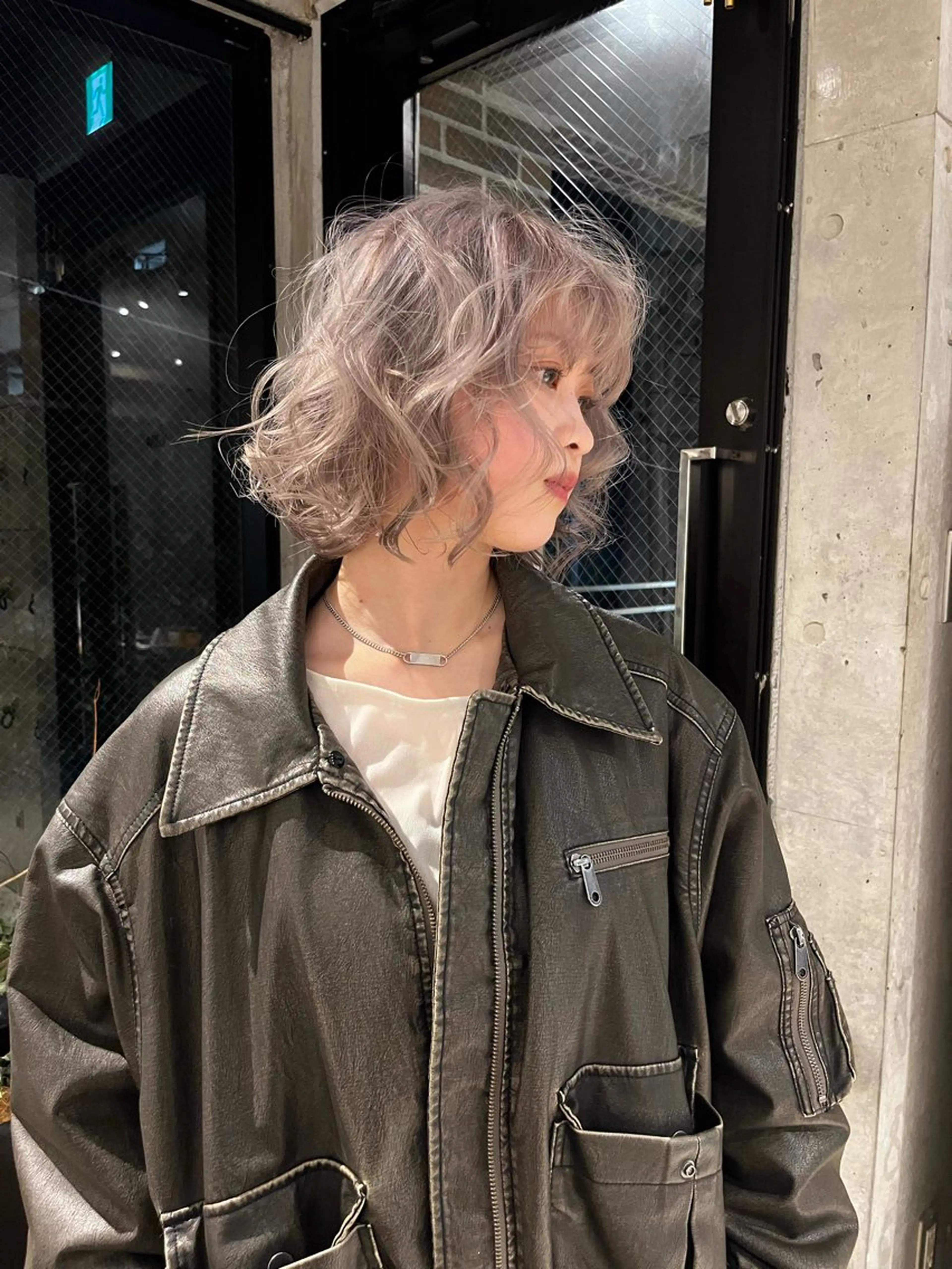 カラー ヘアカラー ウルフ/レイヤー/ ブリーチカラーのヘアスタイル