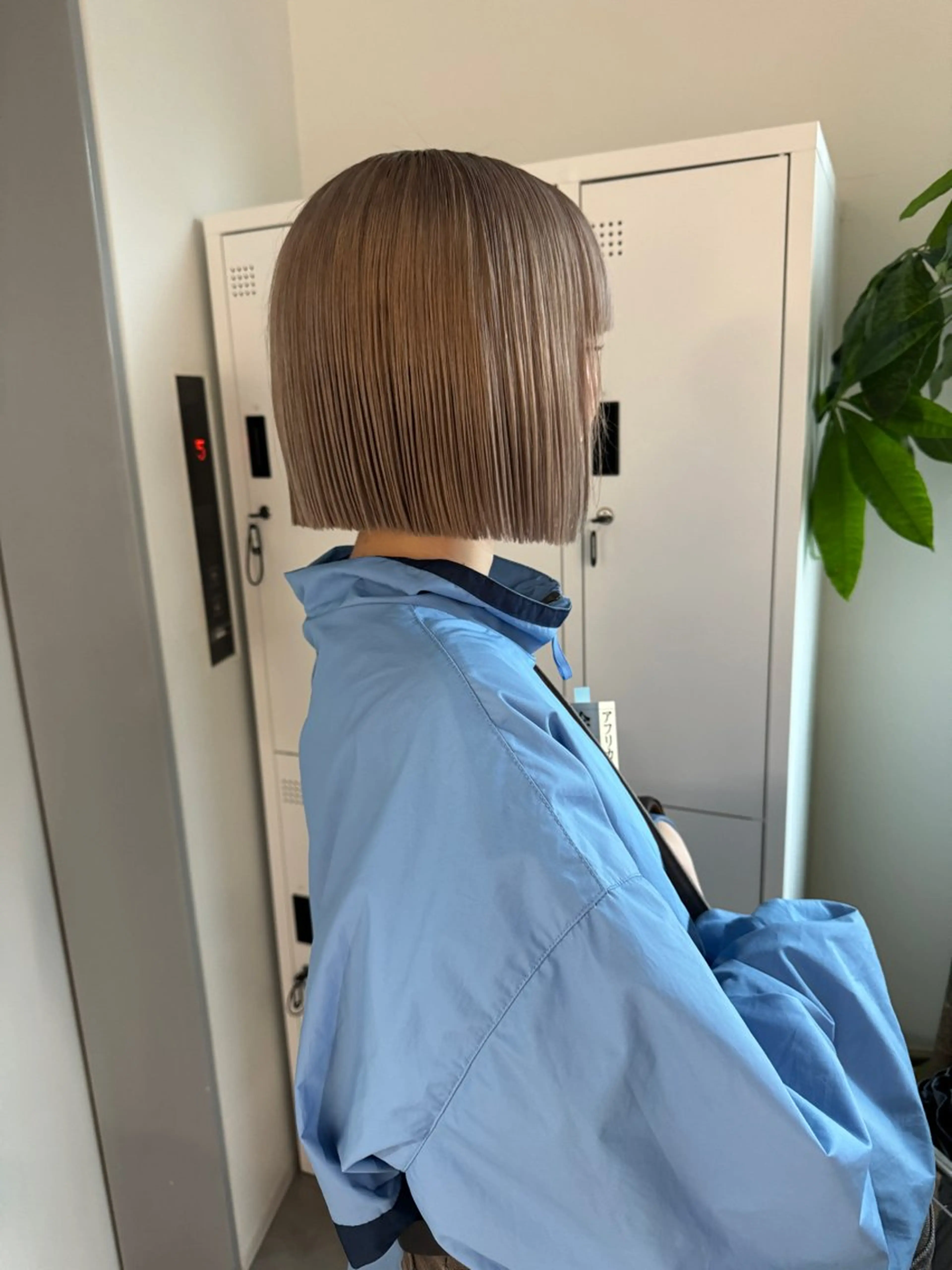 ショート 切りっぱなしボブ レイヤー/縮毛矯正のヘアスタイル