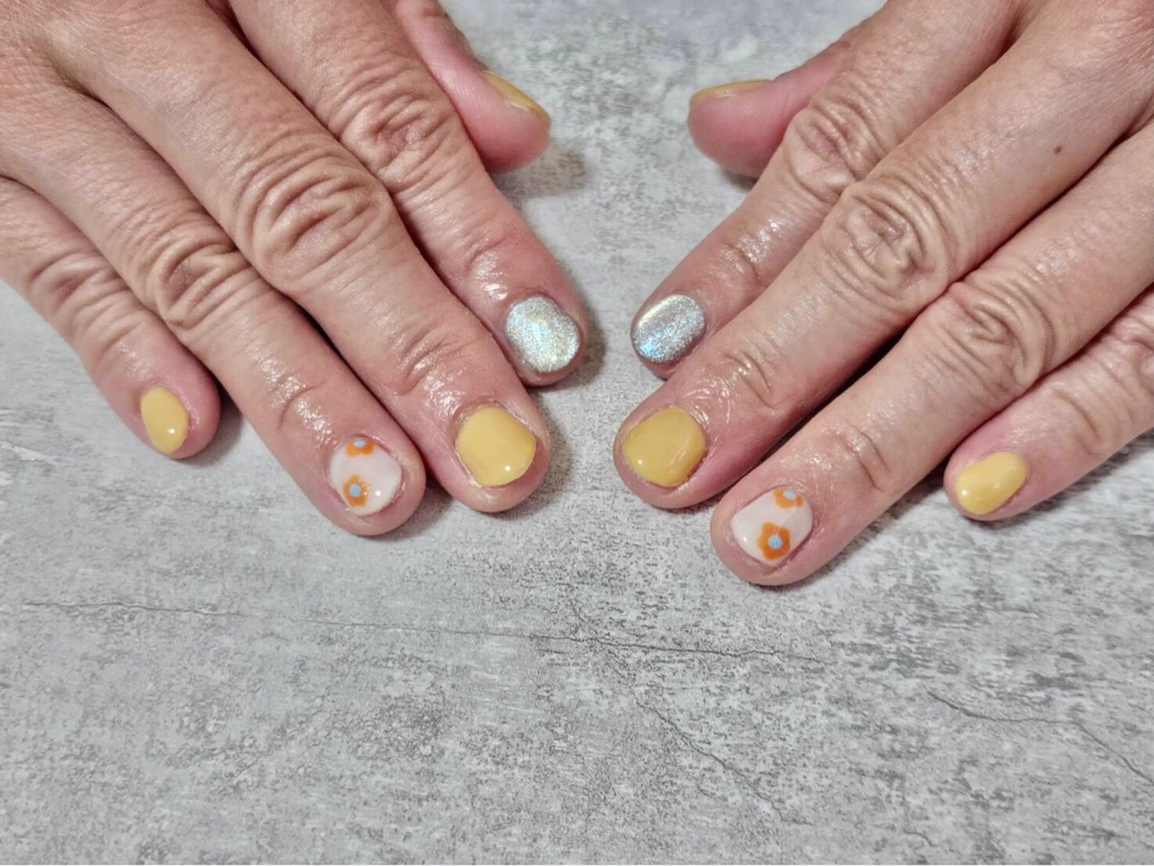 ネイル オーロラネイル フラワーネイル フットネイル フレンチネイル ジェルネイル mogunail &blowのネイルデザイン