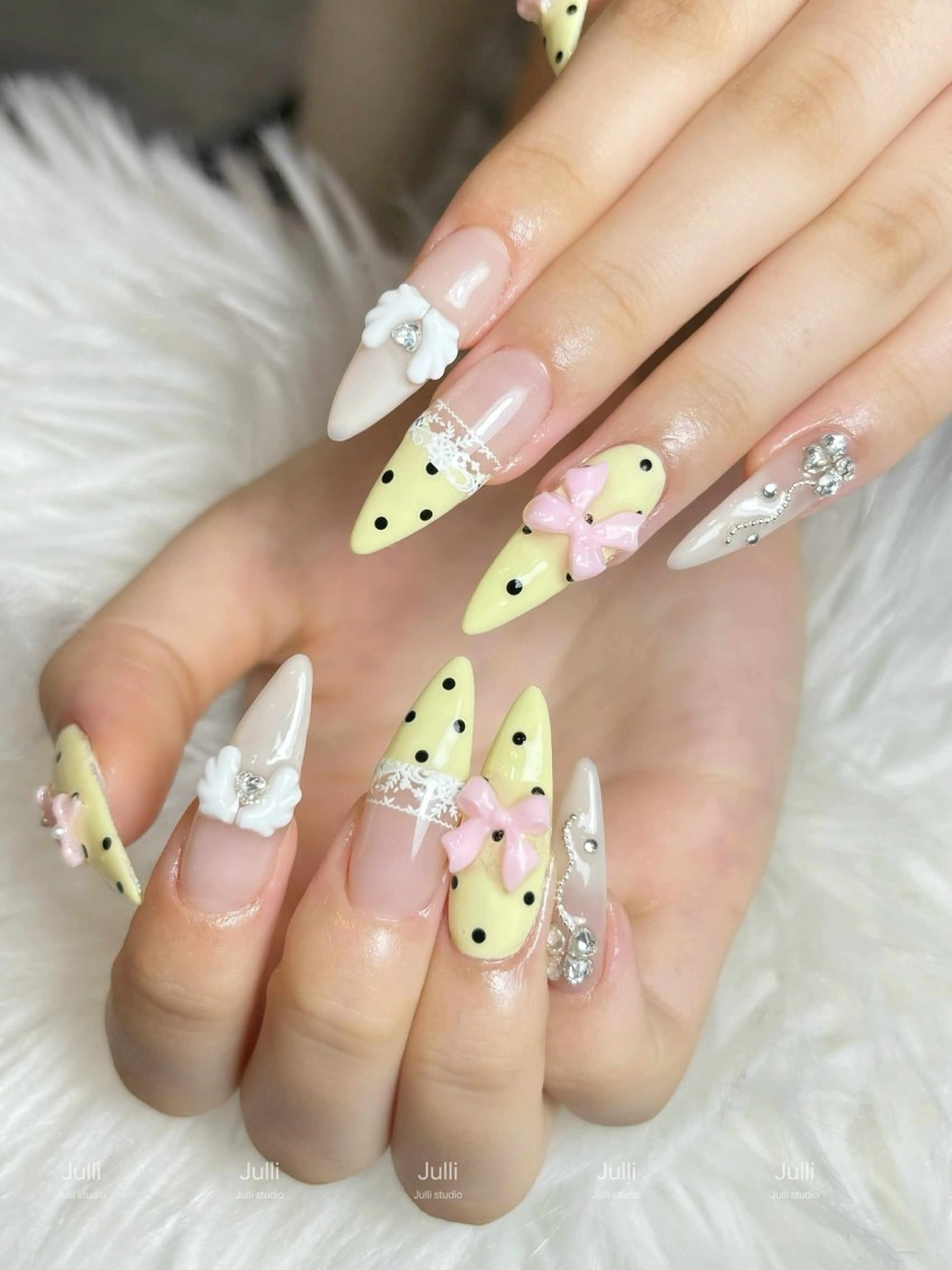 ネイル フレンチネイル ジェルネイル キラキラネイル 韓国ネイル レース Julli NailStudioのネイルデザイン