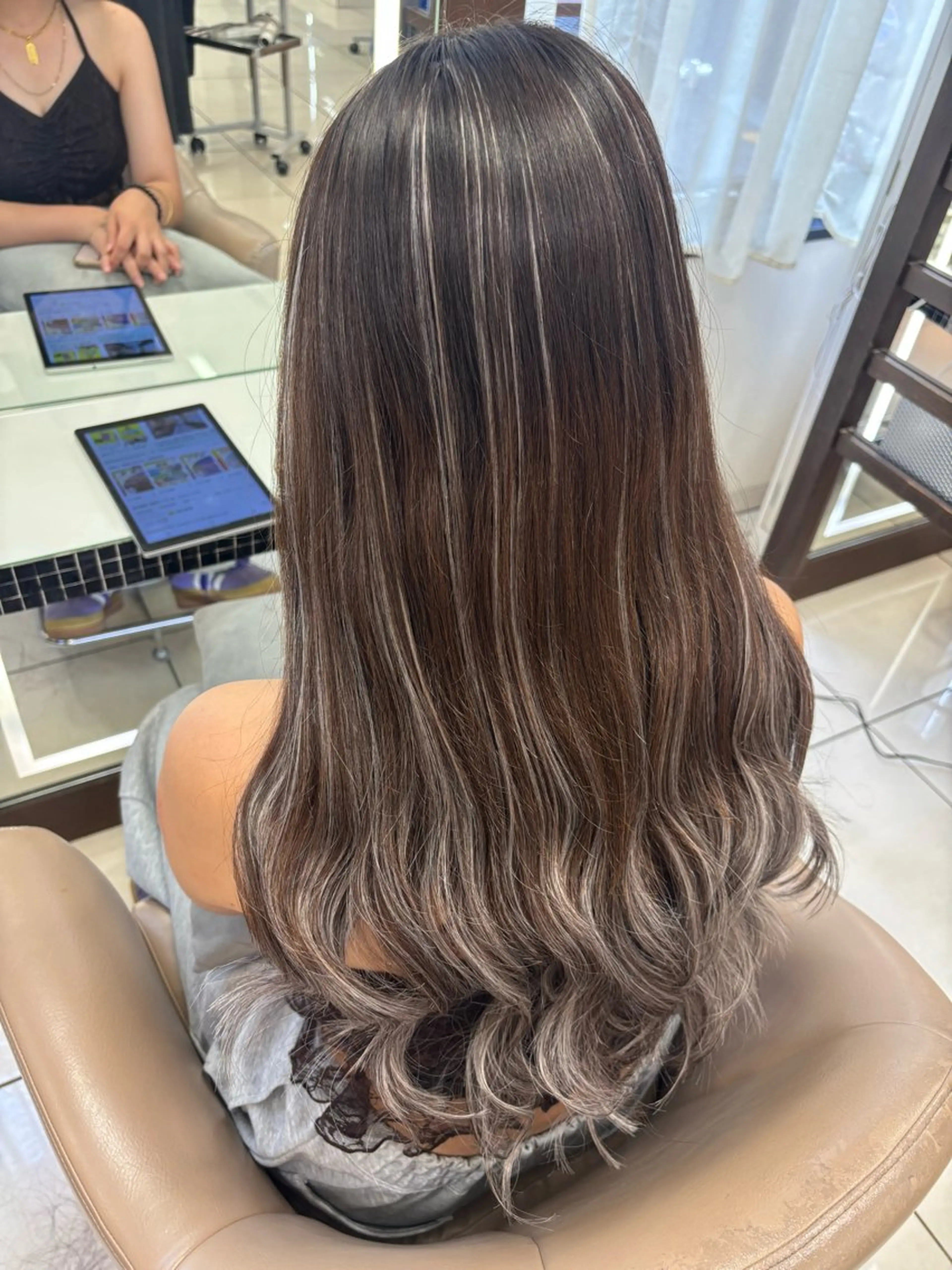 セミロング カラー 羽エクステ/シール エクステ/横浜駅5分のヘアスタイル