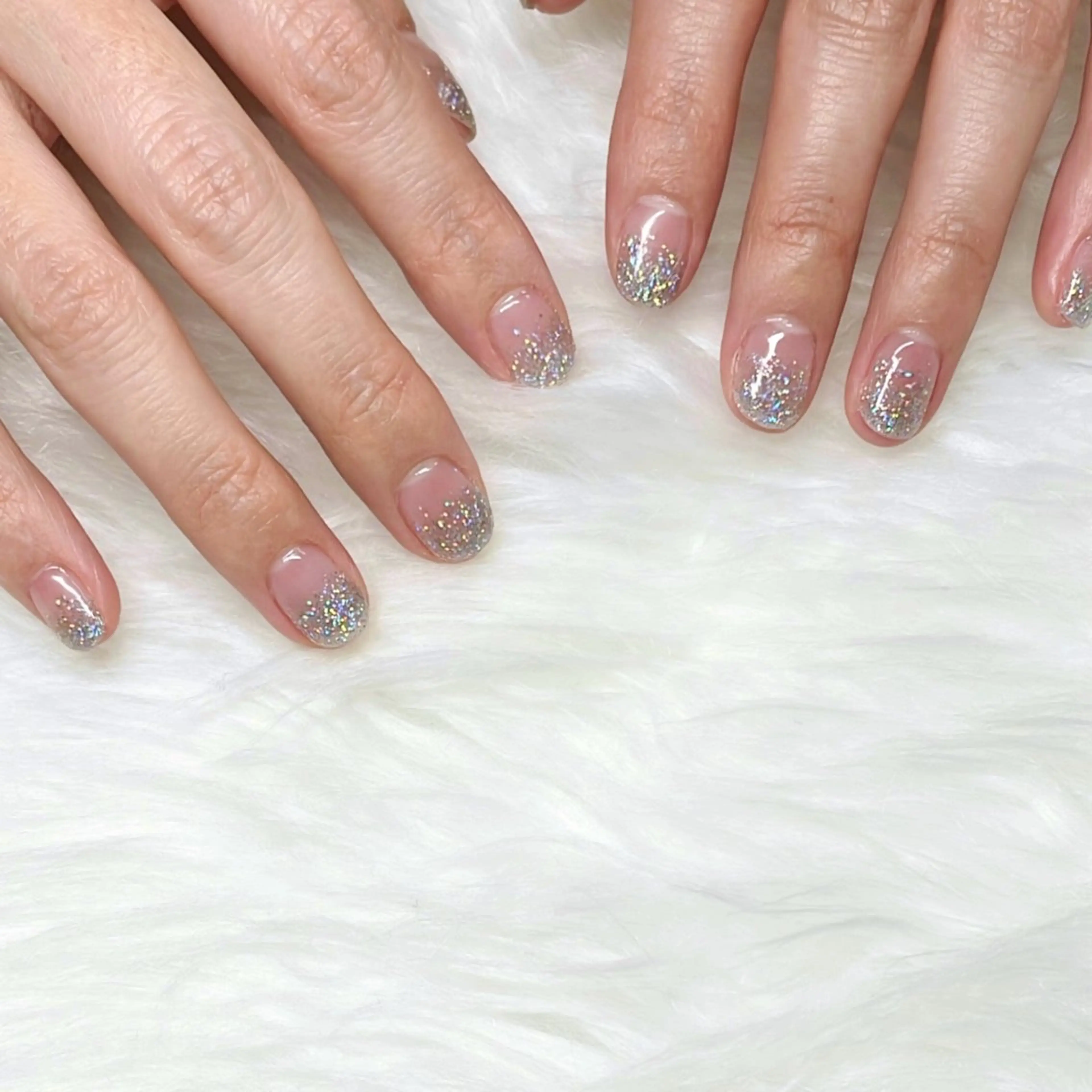 ネイル グラデーション キラキラネイル ラメ(グリッター) ラメグラデーション 冬ネイル MOE ネイルサロンのネイルデザイン