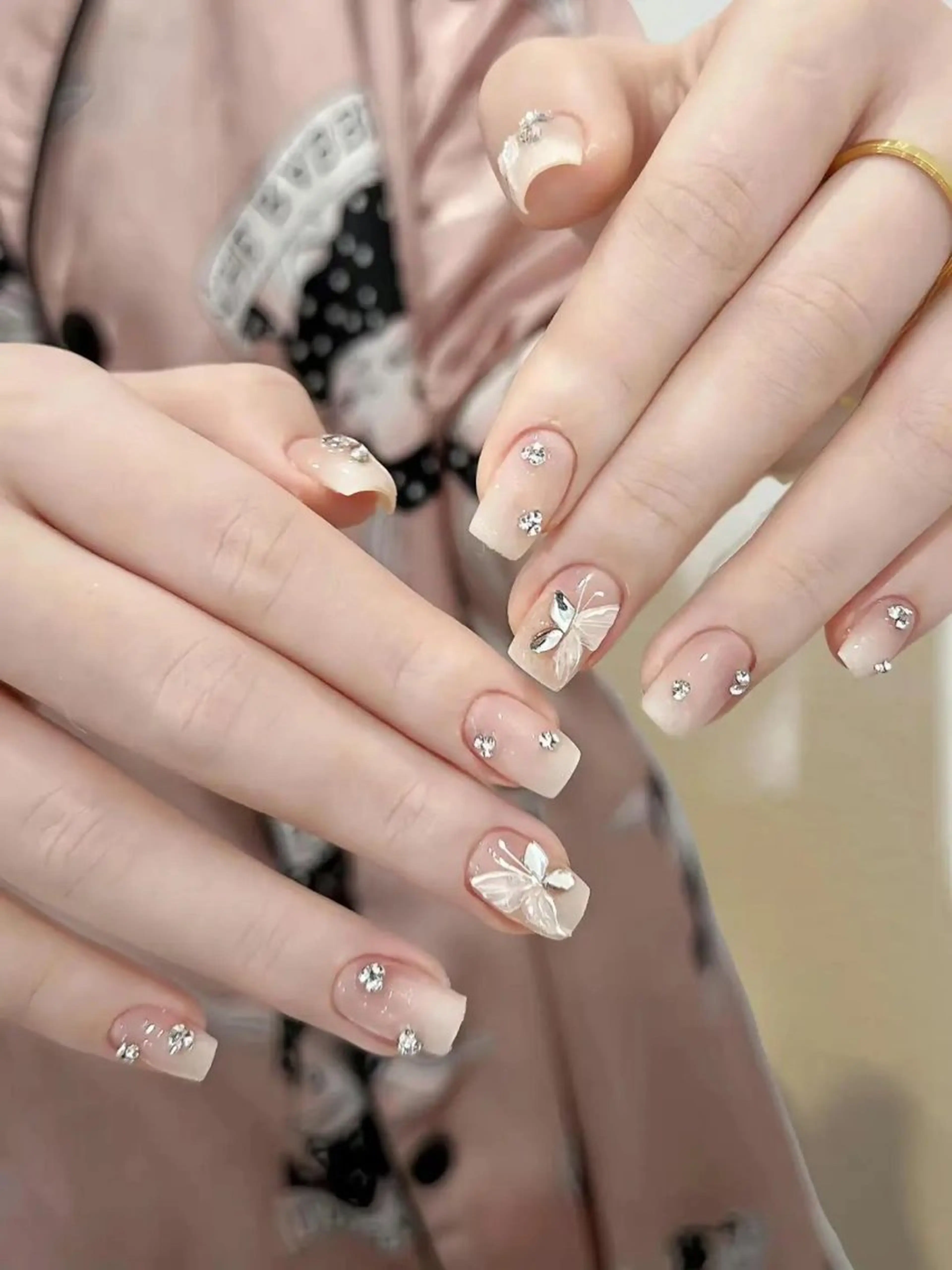 ネイル アートネイル チークネイル 長さ出し ジェルネイル マグネットネイル ハンドネイル AngelChris ビューティーサロンのネイルデザイン