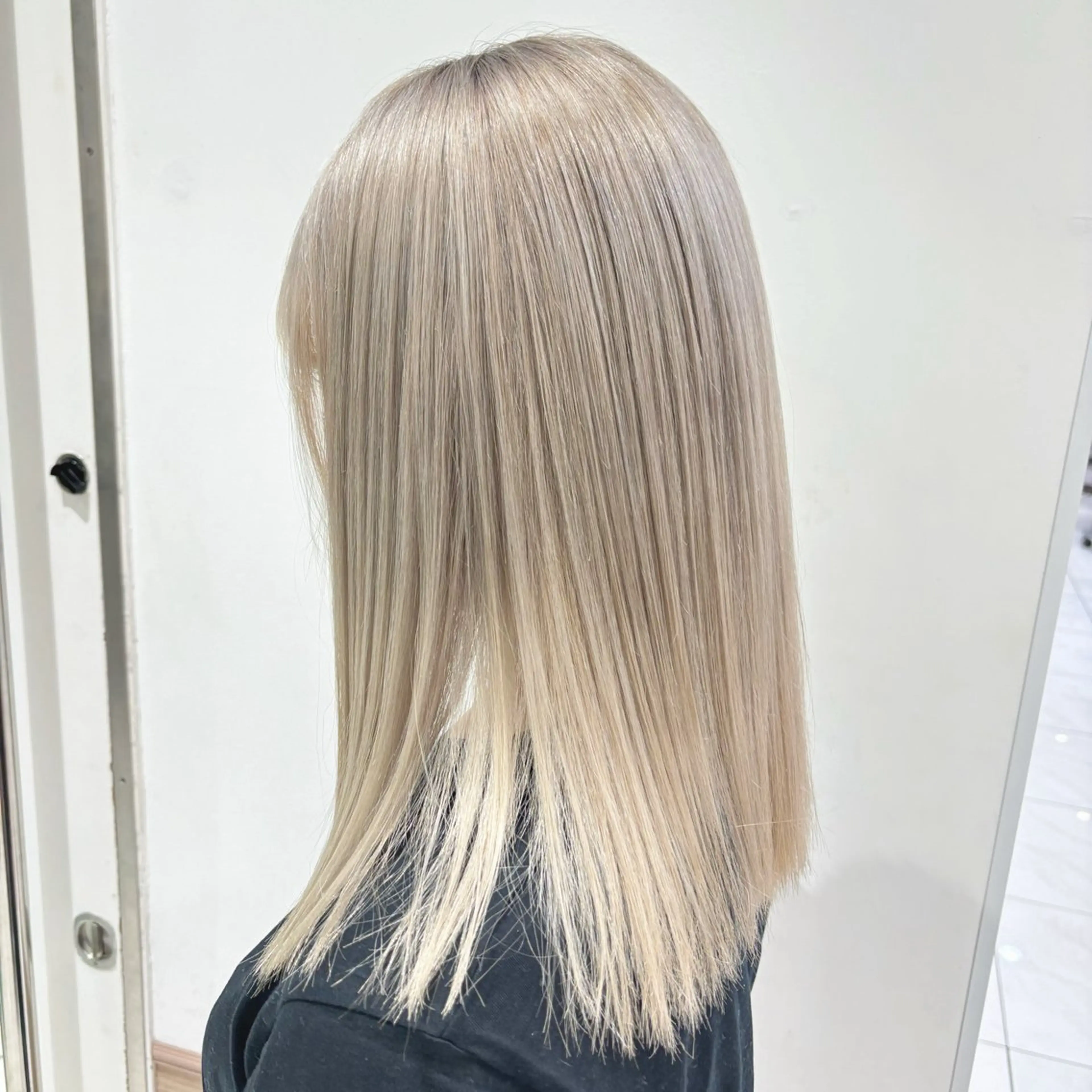 カラー 長尾菜々美🐰 ／ハイトーンカラーのヘアスタイル