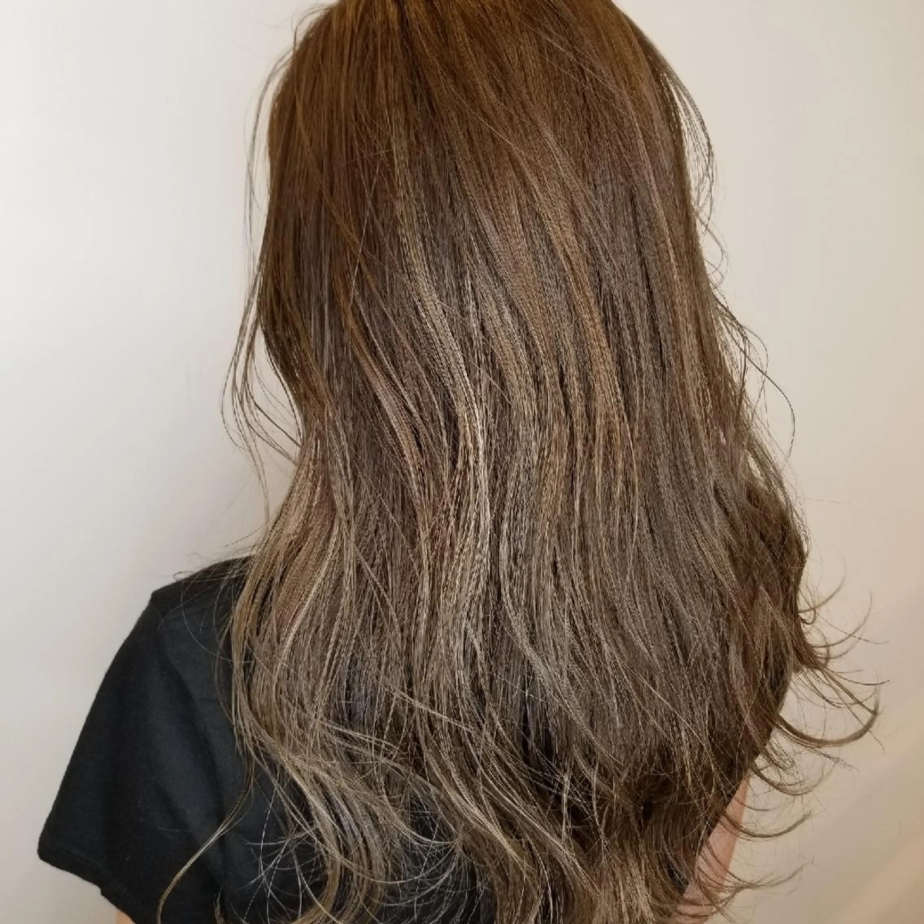 ミディアム カラー ベージュカラー ハイライトカラー ハイライト シールエクステ♦️ レイヤー♦️福田晃大のヘアスタイル