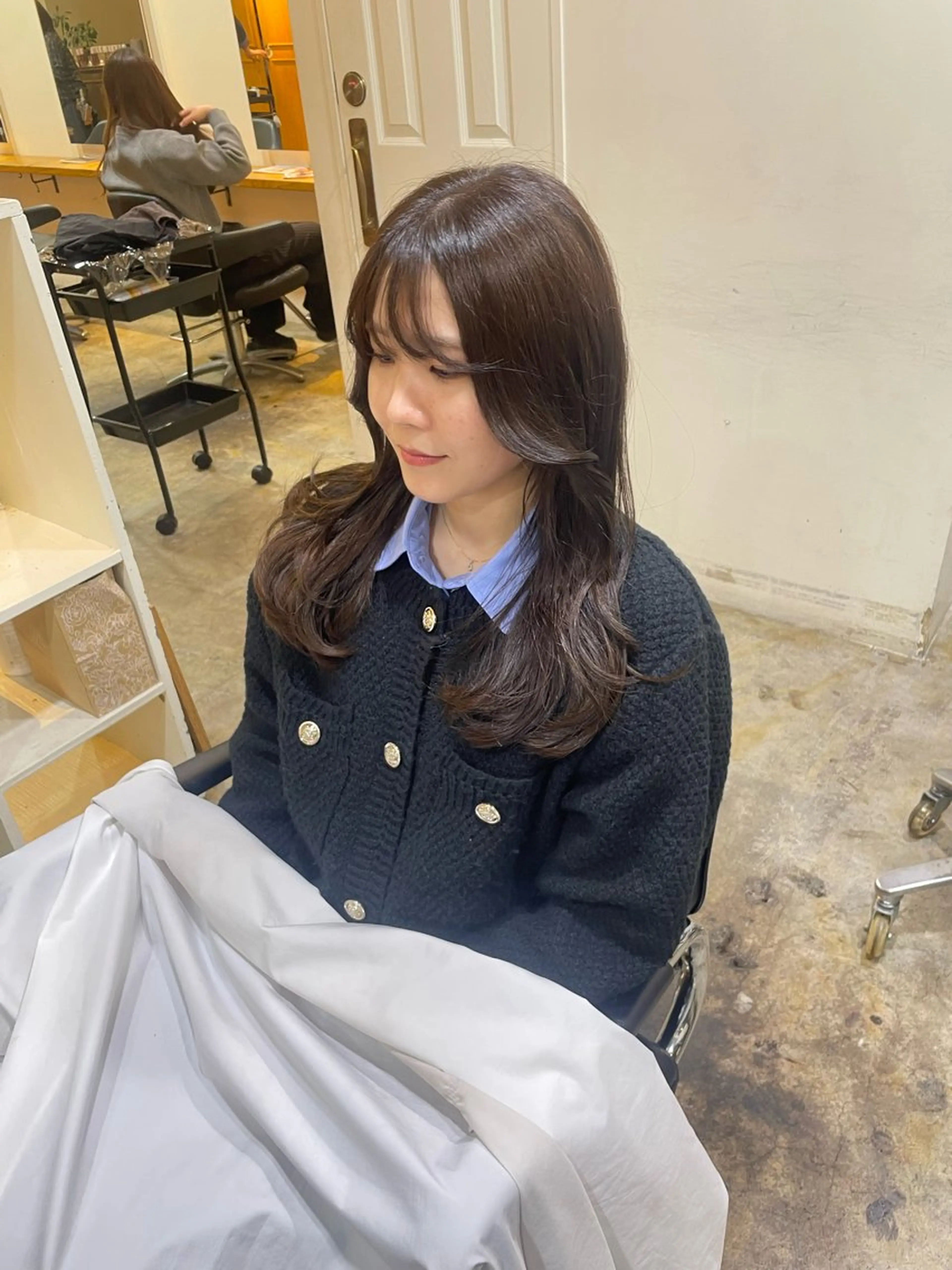 セミロング カラー ベージュカラー オリーブベージュ カット ヘアカラー トリートメント MIOベージュカラー 柔らかいカラーのヘアスタイル