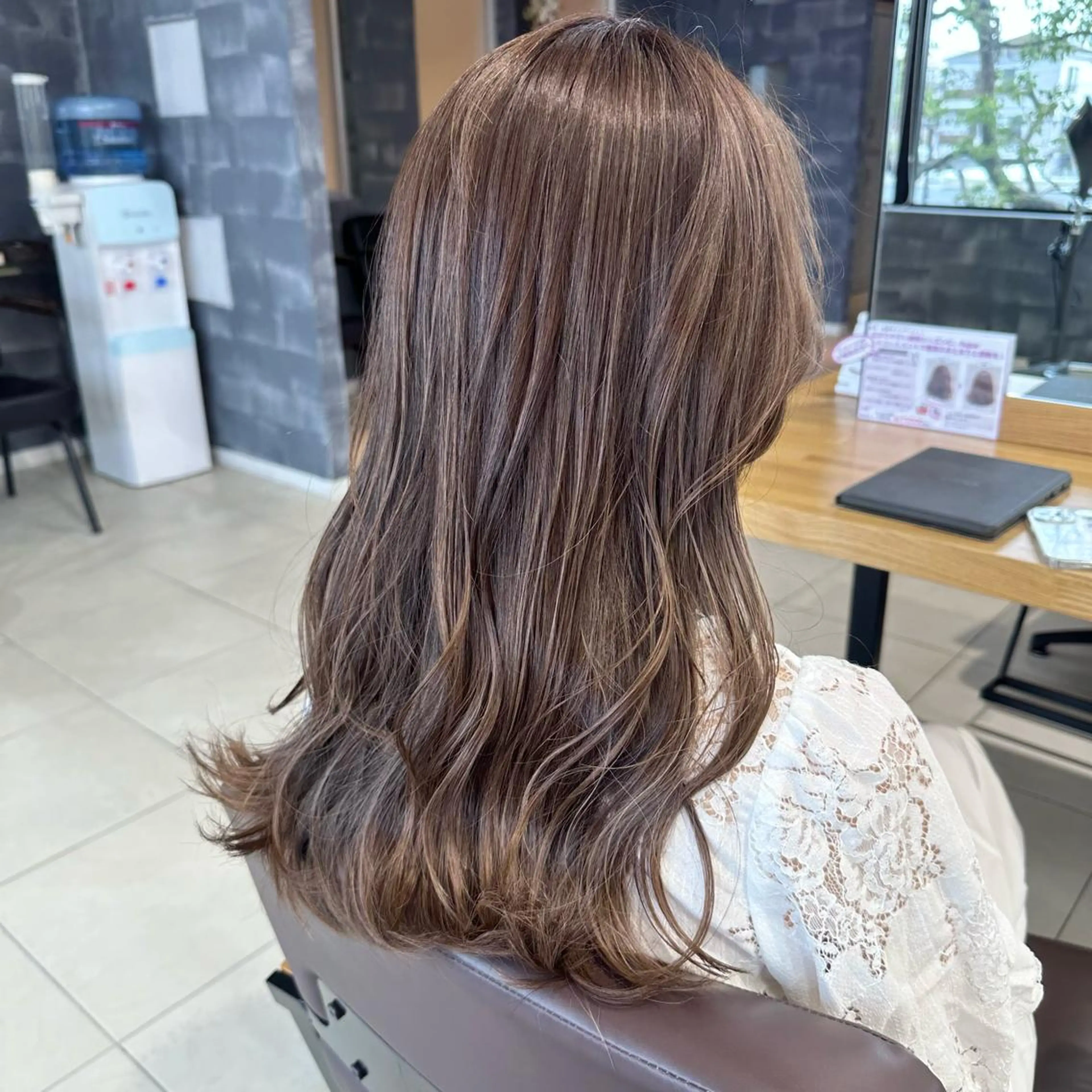 ロング カラー アッシュ ベージュカラー SHUN/ブリーチ/ カラー/臼井/佐倉のヘアスタイル