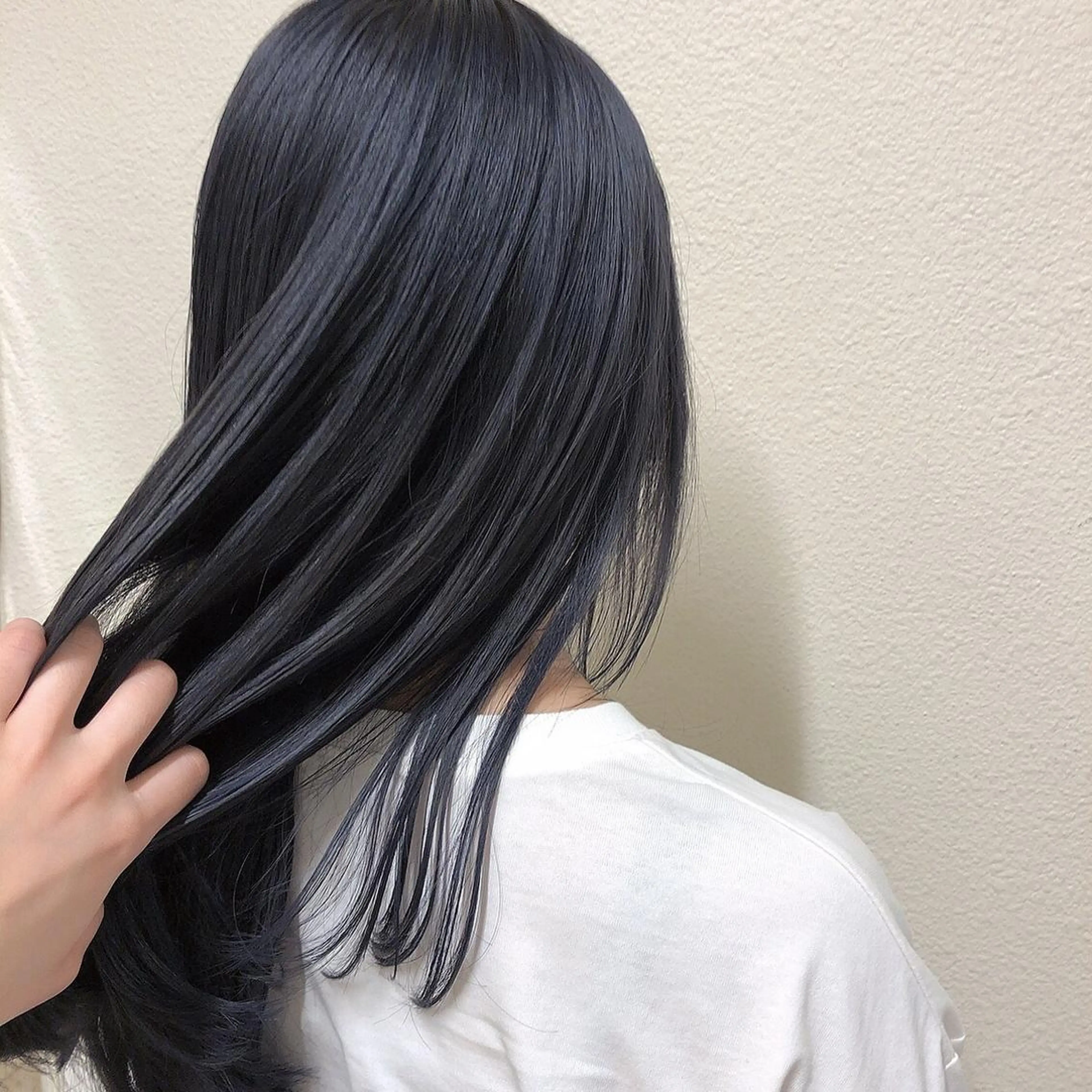 セミロング カラー 黒髪 ブリーチ ネイビーカラー ブリーチなしカラー ヘアカラー 🌼こやま かおり🌼のヘアスタイル