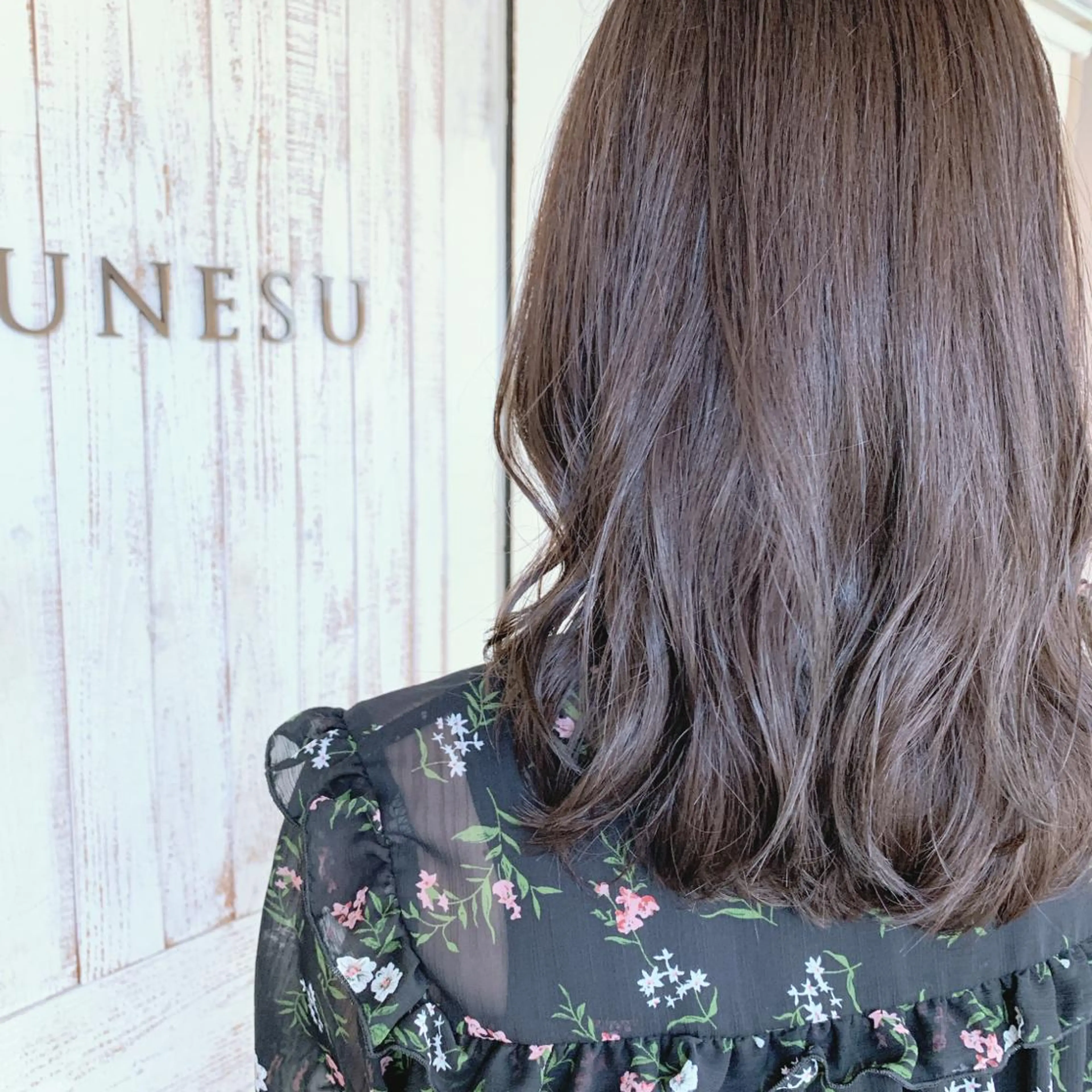 ミディアム カラー パーマ ヘアアレンジ ミディアムパーマ アッシュ ベージュカラー 似合わせhair🔸 アサダ　タカコ🔸のヘアスタイル