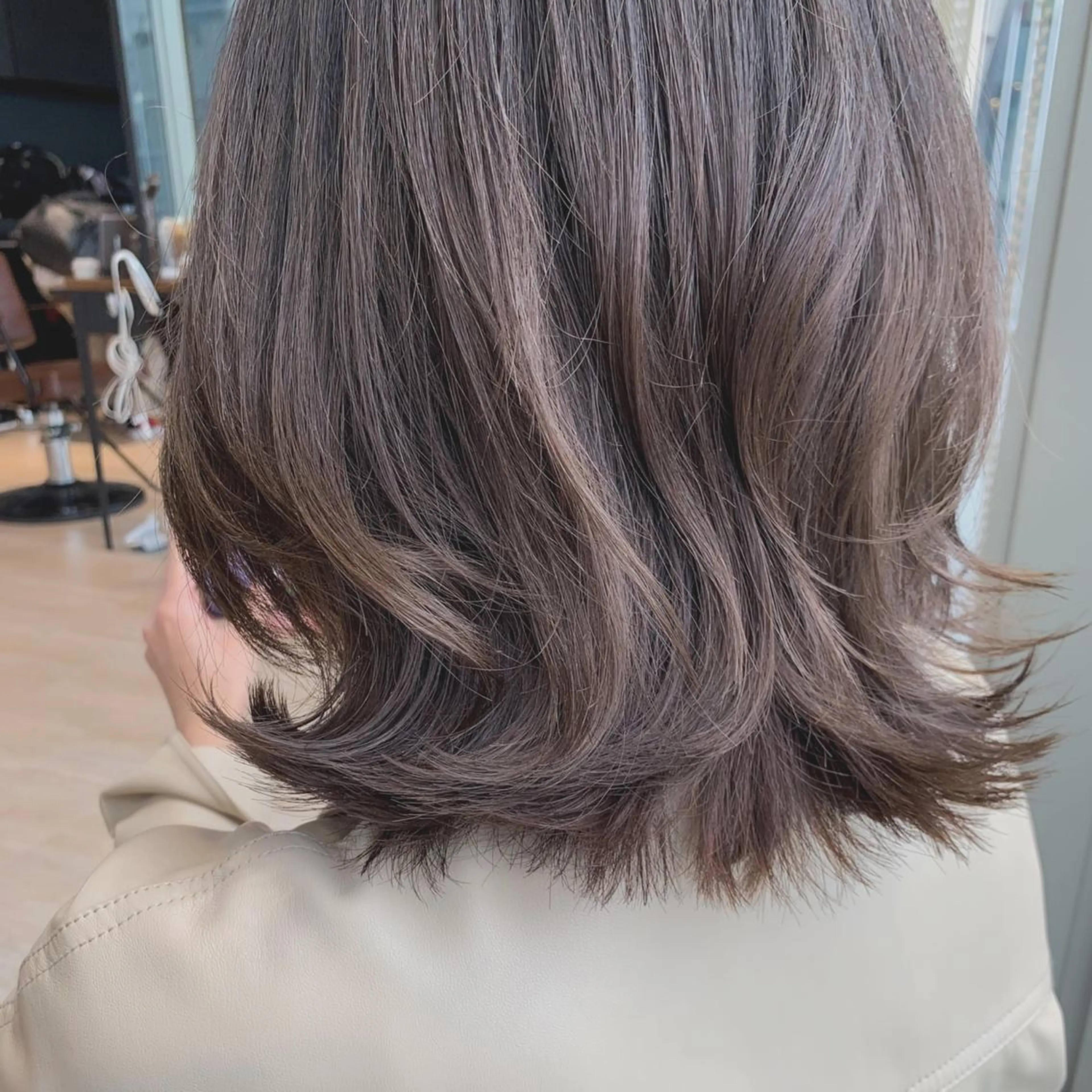 ミディアム レイヤー/顔周り カット/松岡 祥利のヘアスタイル