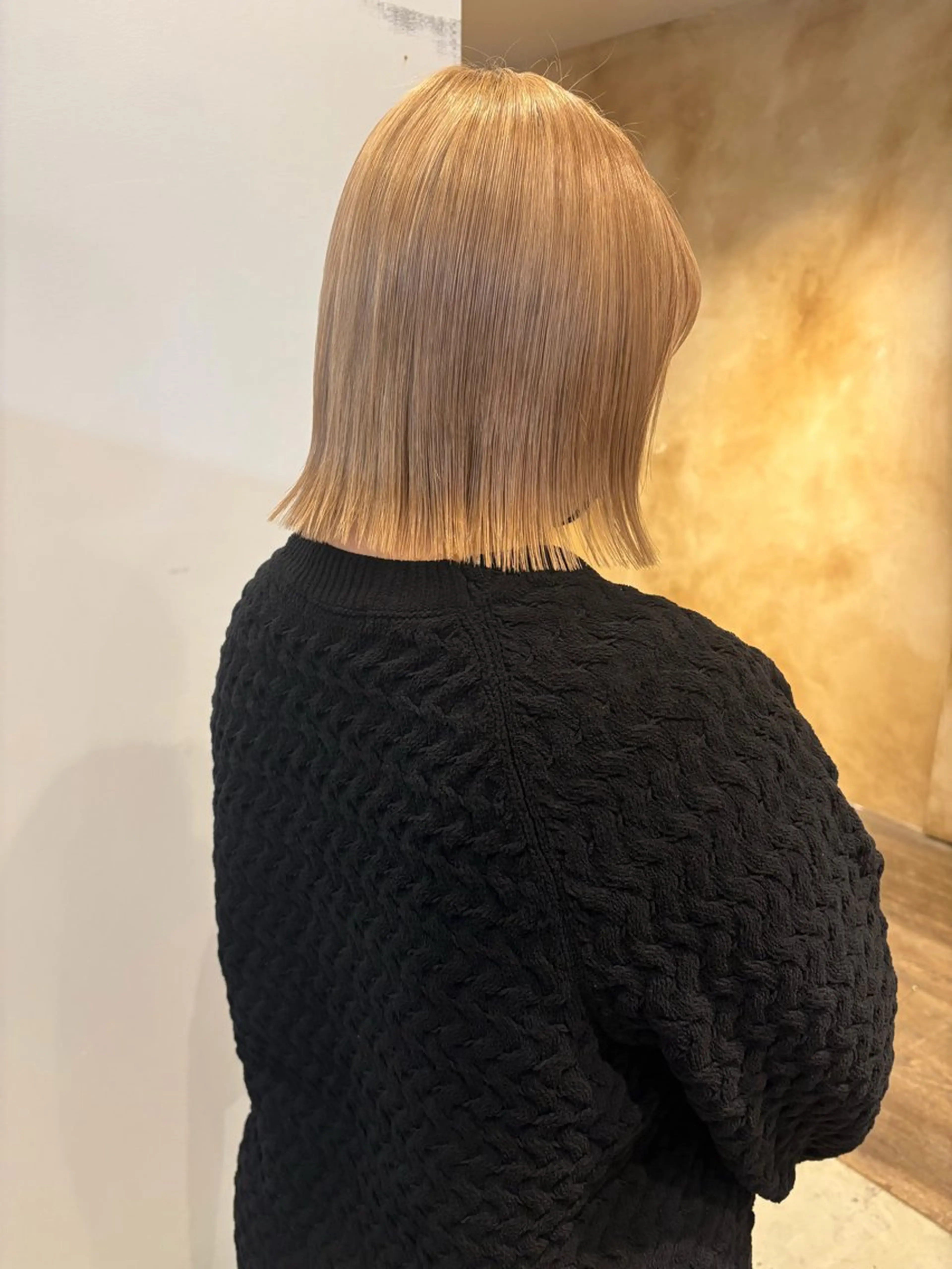 ミディアム ボブ lot Kanau ハイトーン／デザインのヘアスタイル