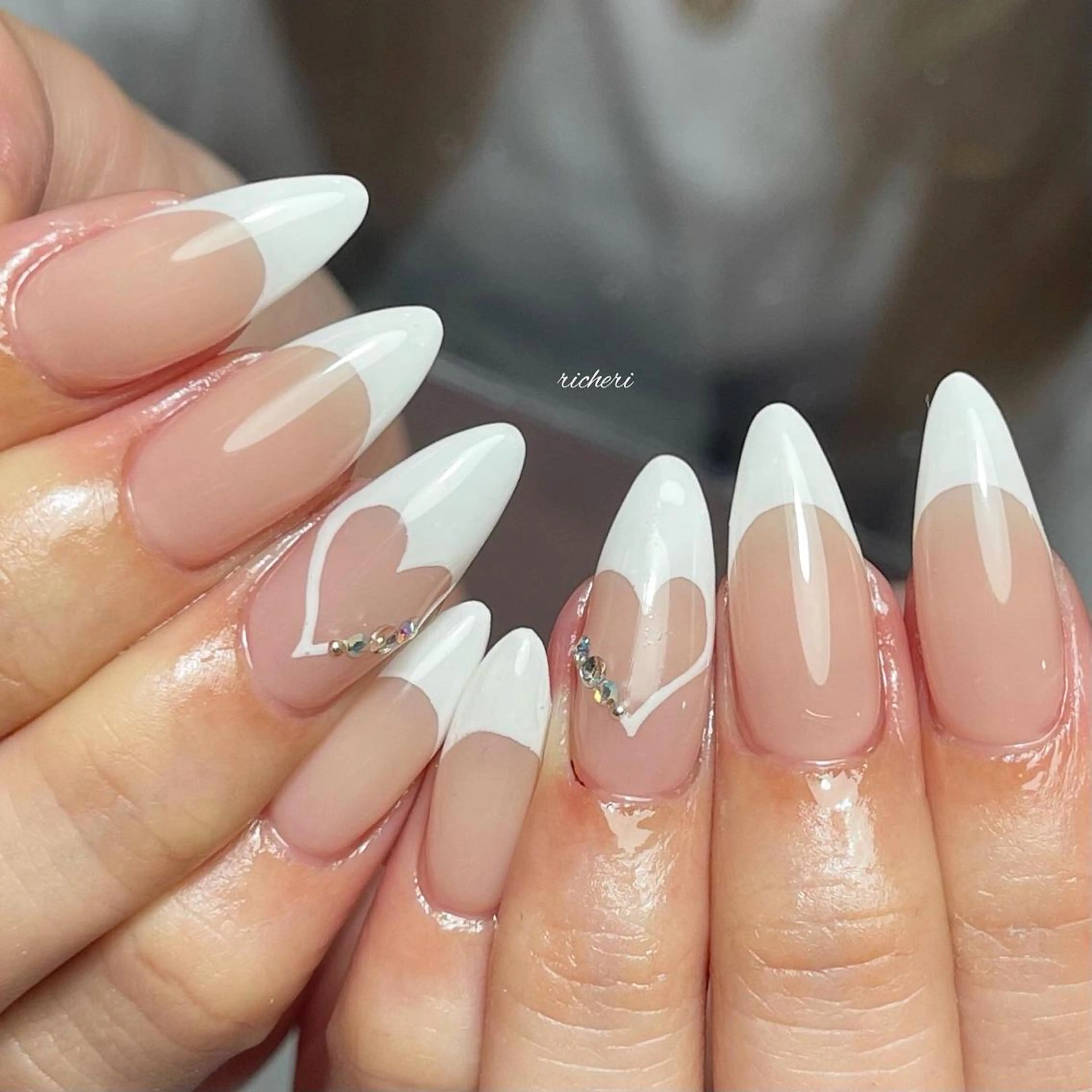 ミディアム ネイル 韓国風ヘア アートネイル フットネイル フレンチネイル ジェルネイル richeri beautyのエステ・リラクイメージ