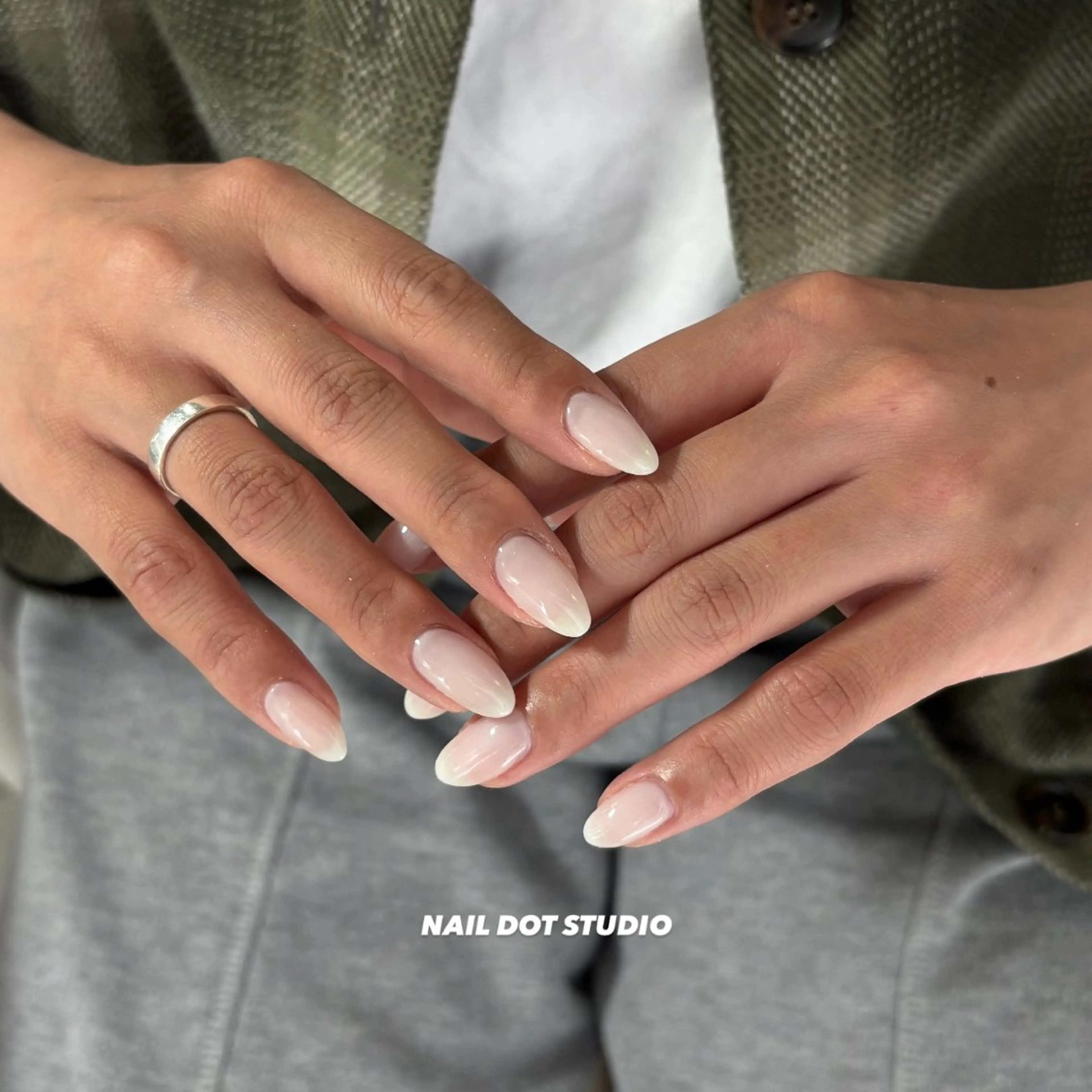 ミディアム NAIL DOT STUDIOsaraのネイルデザイン