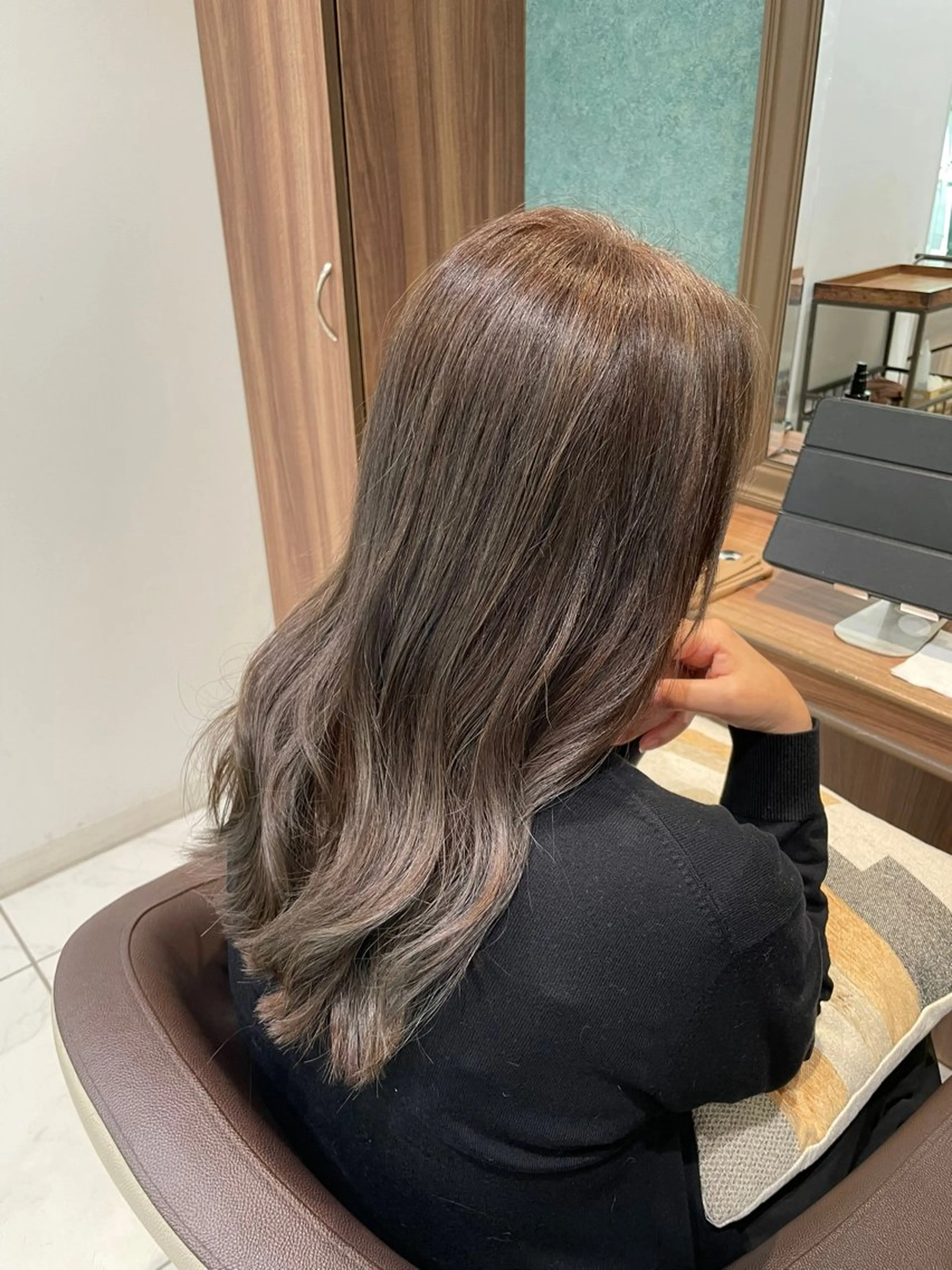 ミディアム カラー バレイヤージュ ハイライトカラー ハイライト レイヤーカット ヘアカラー 🇰🇷韓国ヘア★ 副店長.쿠리타⭐︎のヘアスタイル