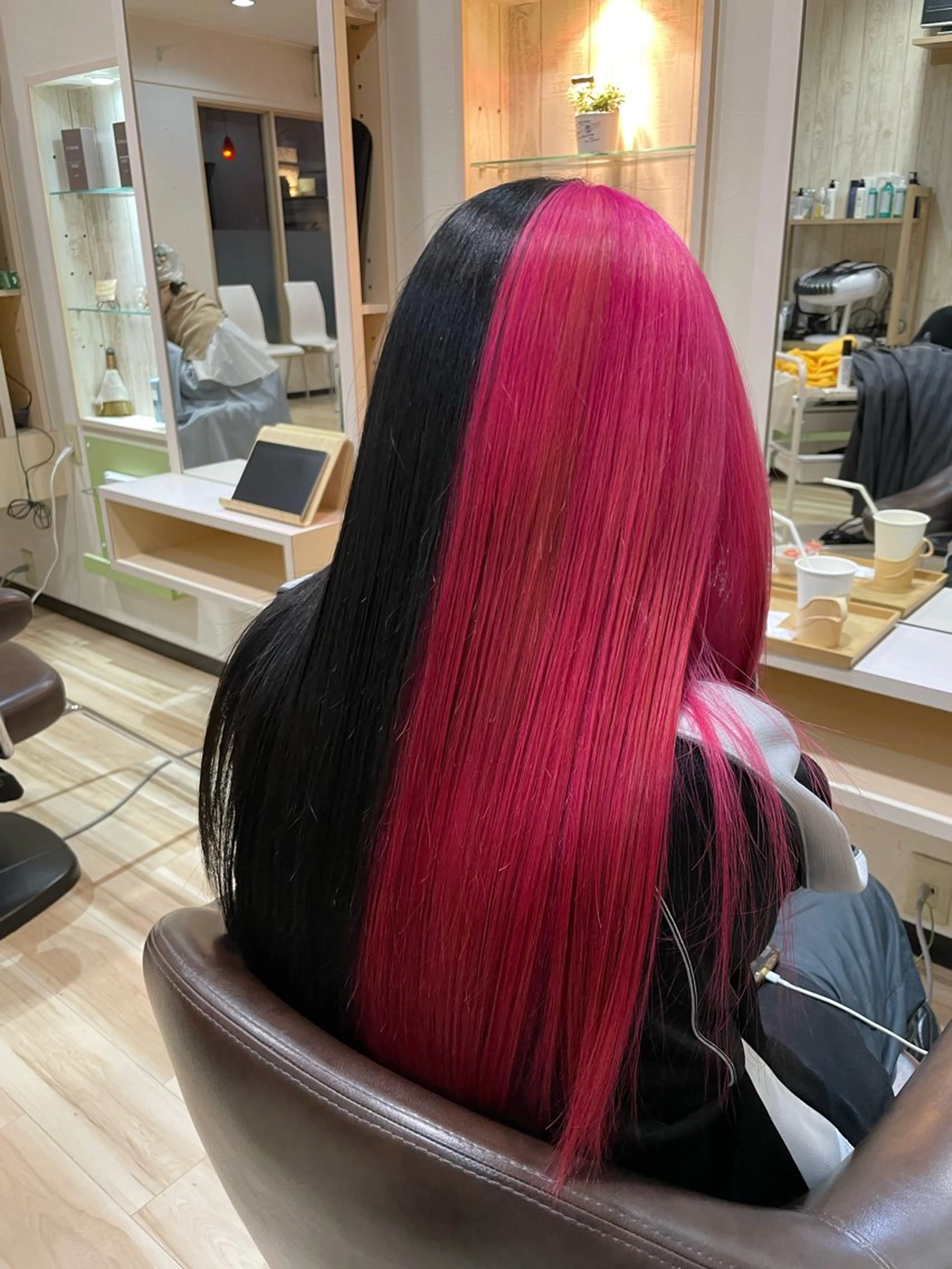 ロング カラー ブリーチ デザインカラー ピンクカラー 🌈派手髪ハイトーン 🌈鈴木亮太🌈のヘアスタイル