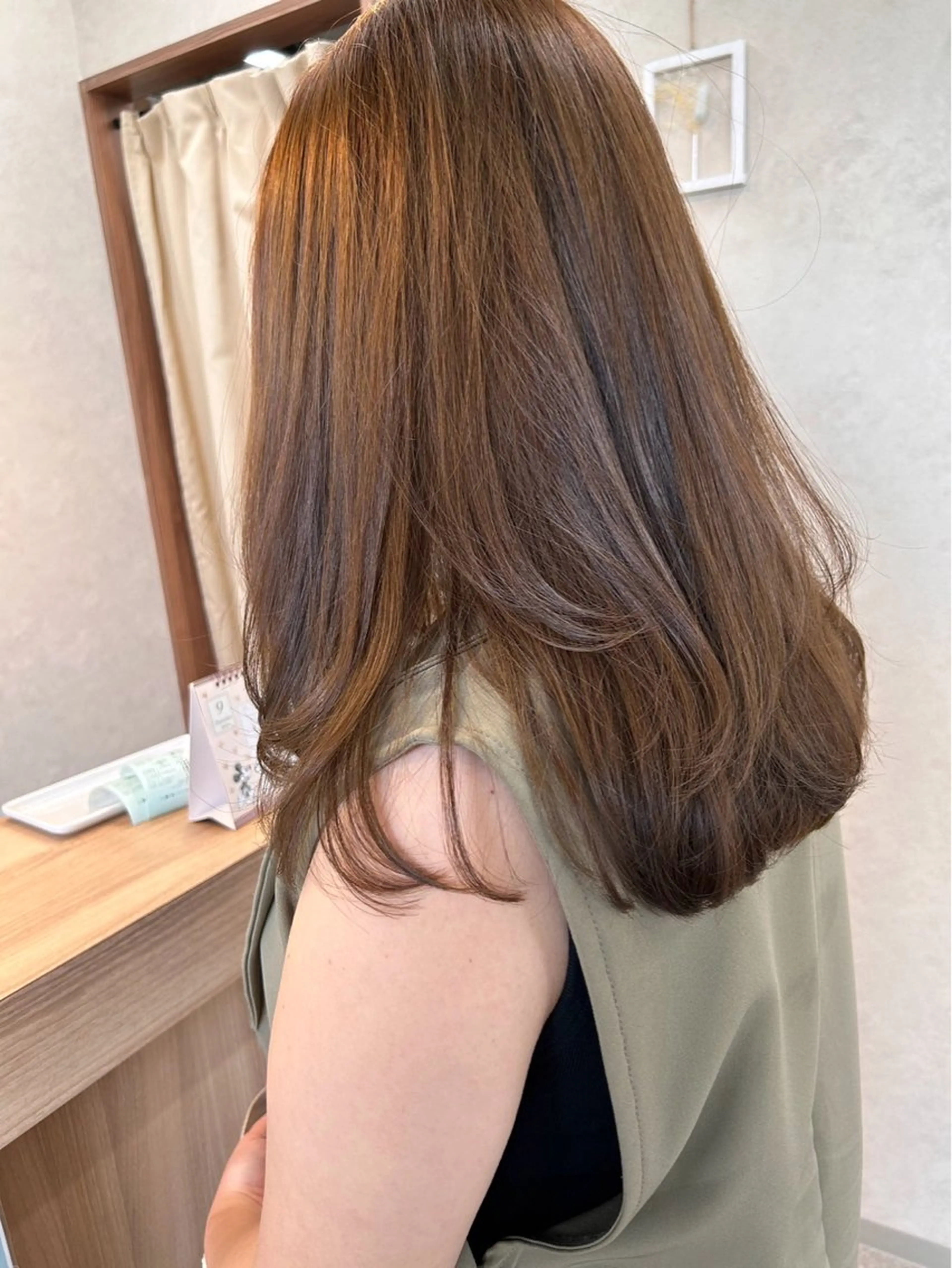 カラー TERUYA shionのヘアスタイル