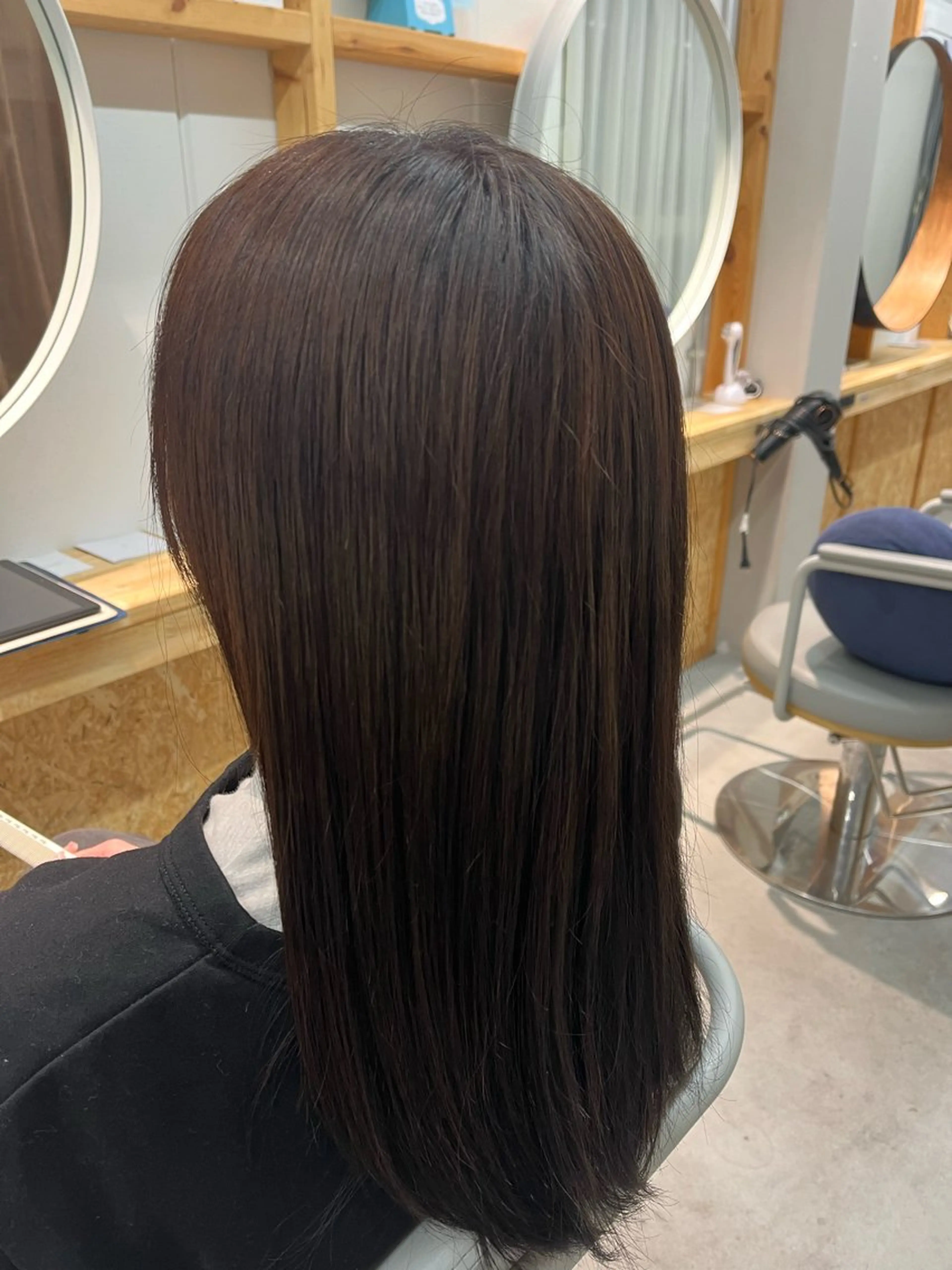 セミロング ヘアカラー わだ なつきのヘアスタイル