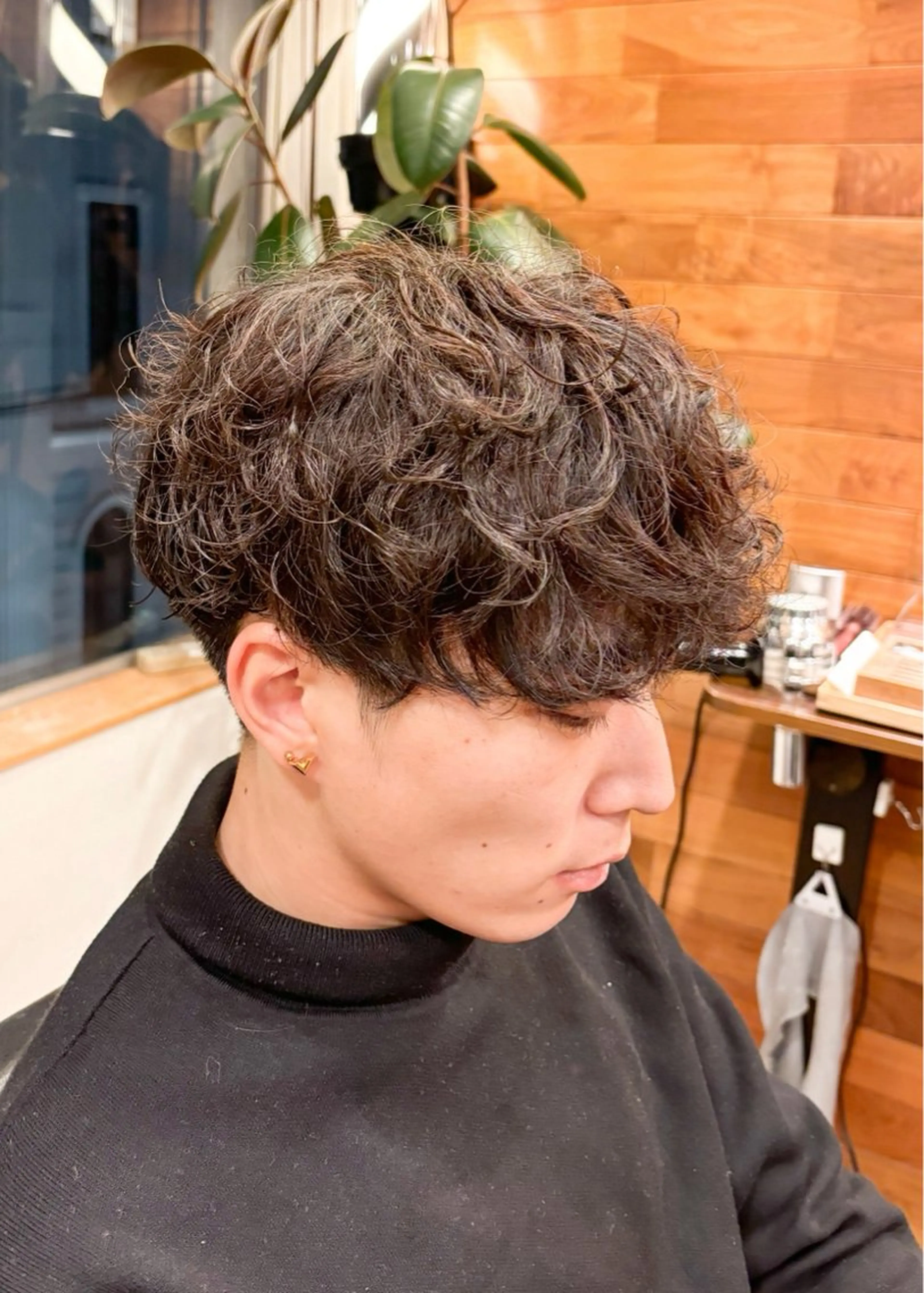 ショート パーマ メンズ メンズパーマ 刈り上げ スパイラルパーマ カット パーマ 三宮メンズカット ヨシイッキのヘアスタイル