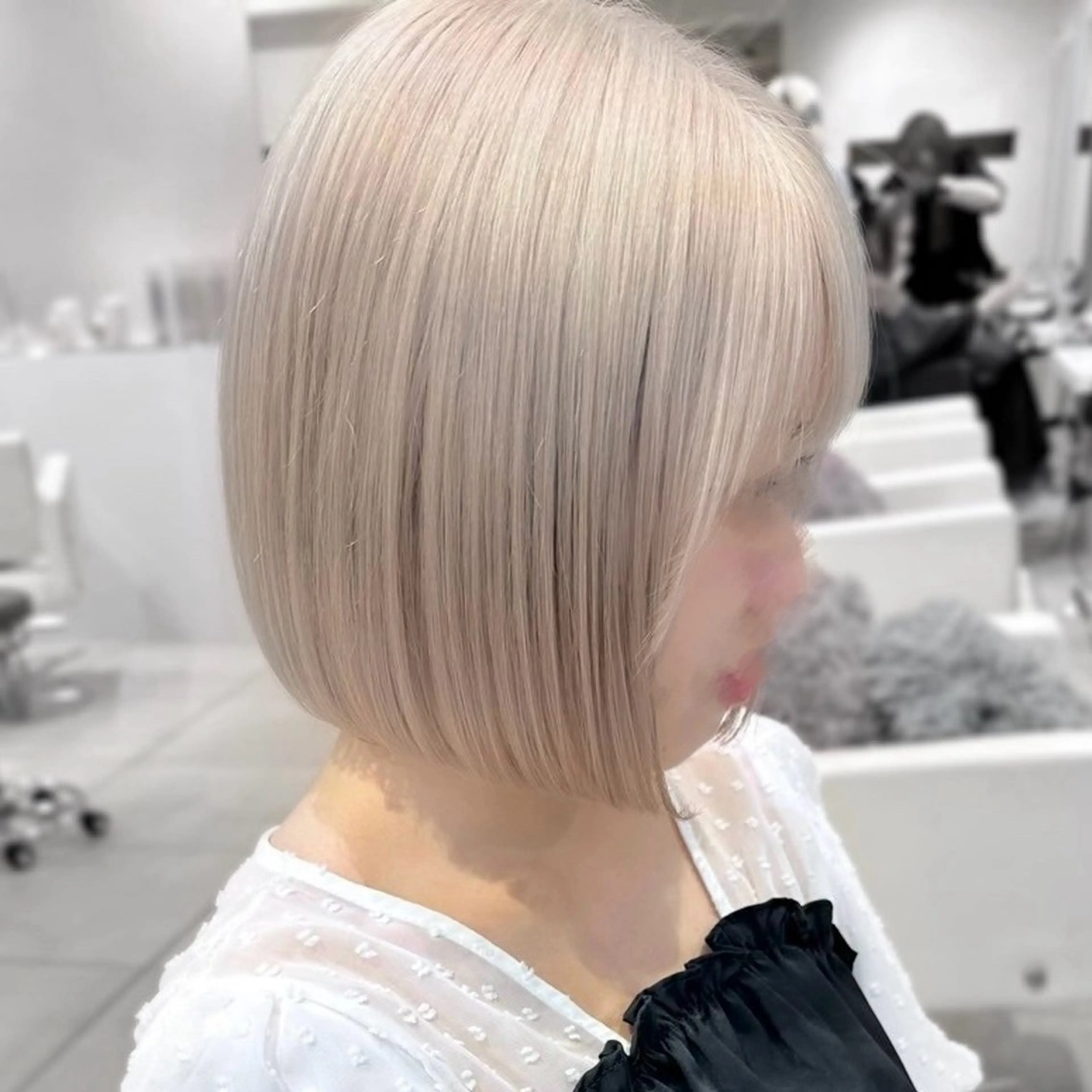 ショート カラー ヘアカラー ハイトーン×推し カラー💫Miyuのヘアスタイル