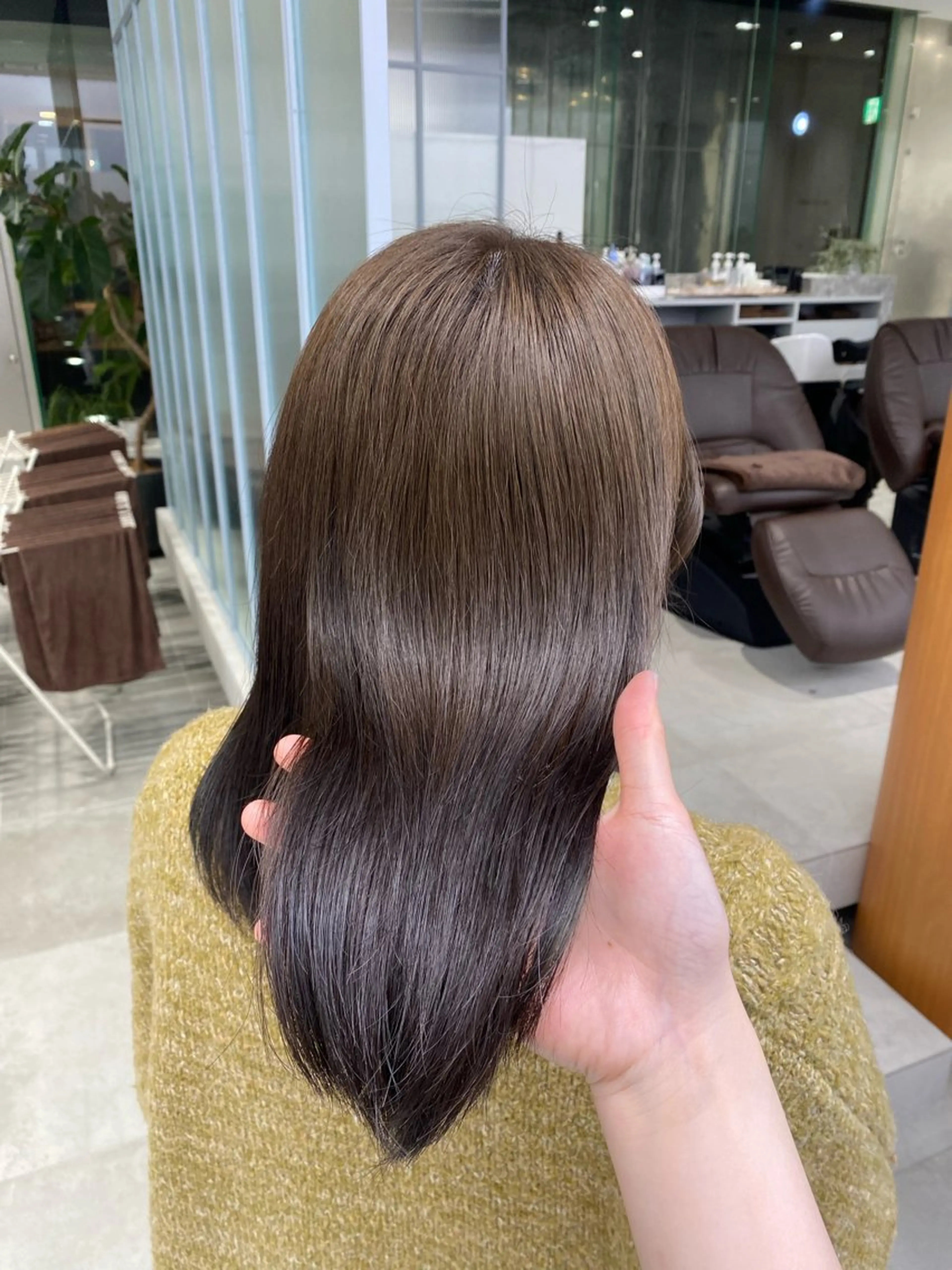 カラー kou🌥️レイヤー /艶カラーのヘアスタイル