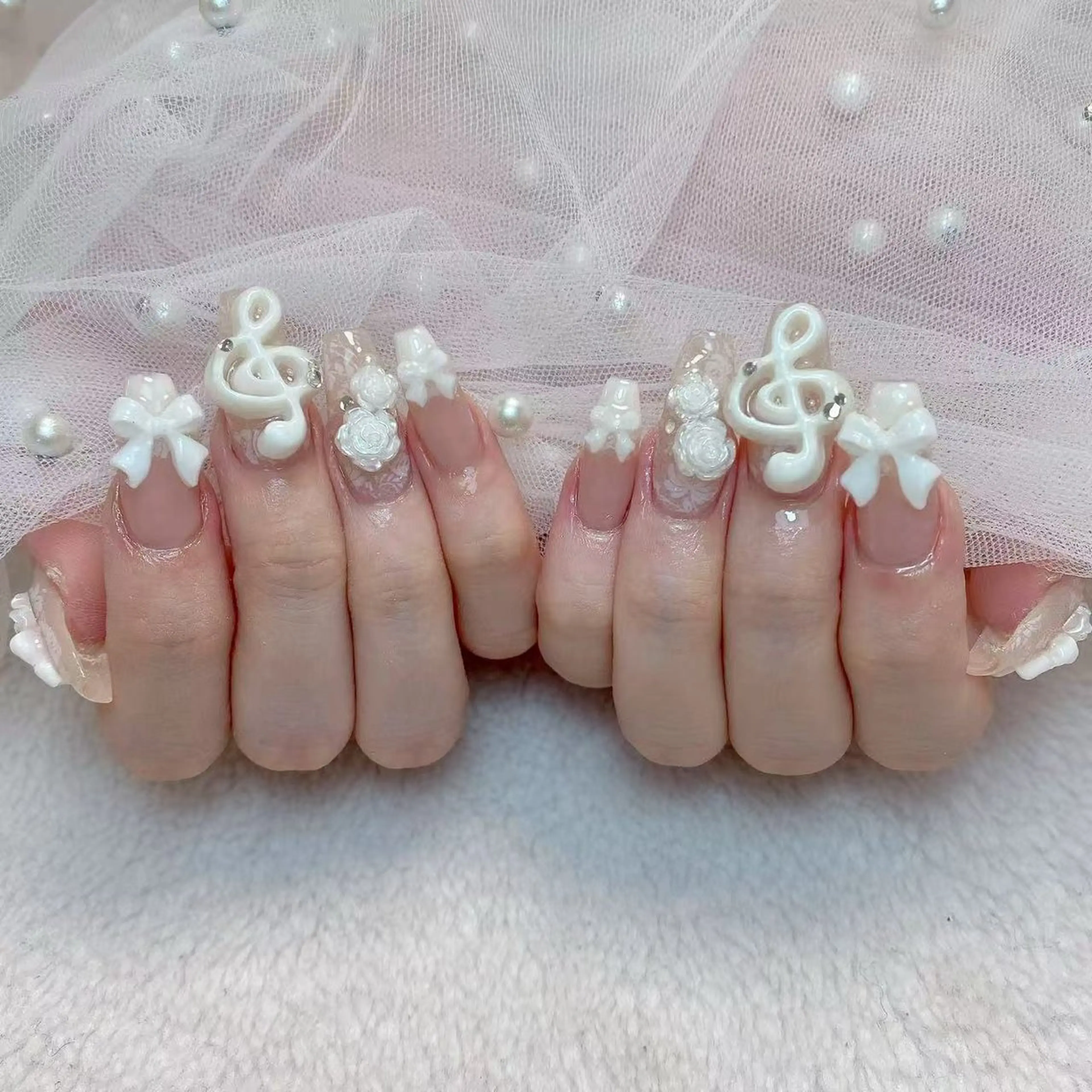 ネイル ホワイト ハンドネイル M&S Nailsalonのネイルデザイン