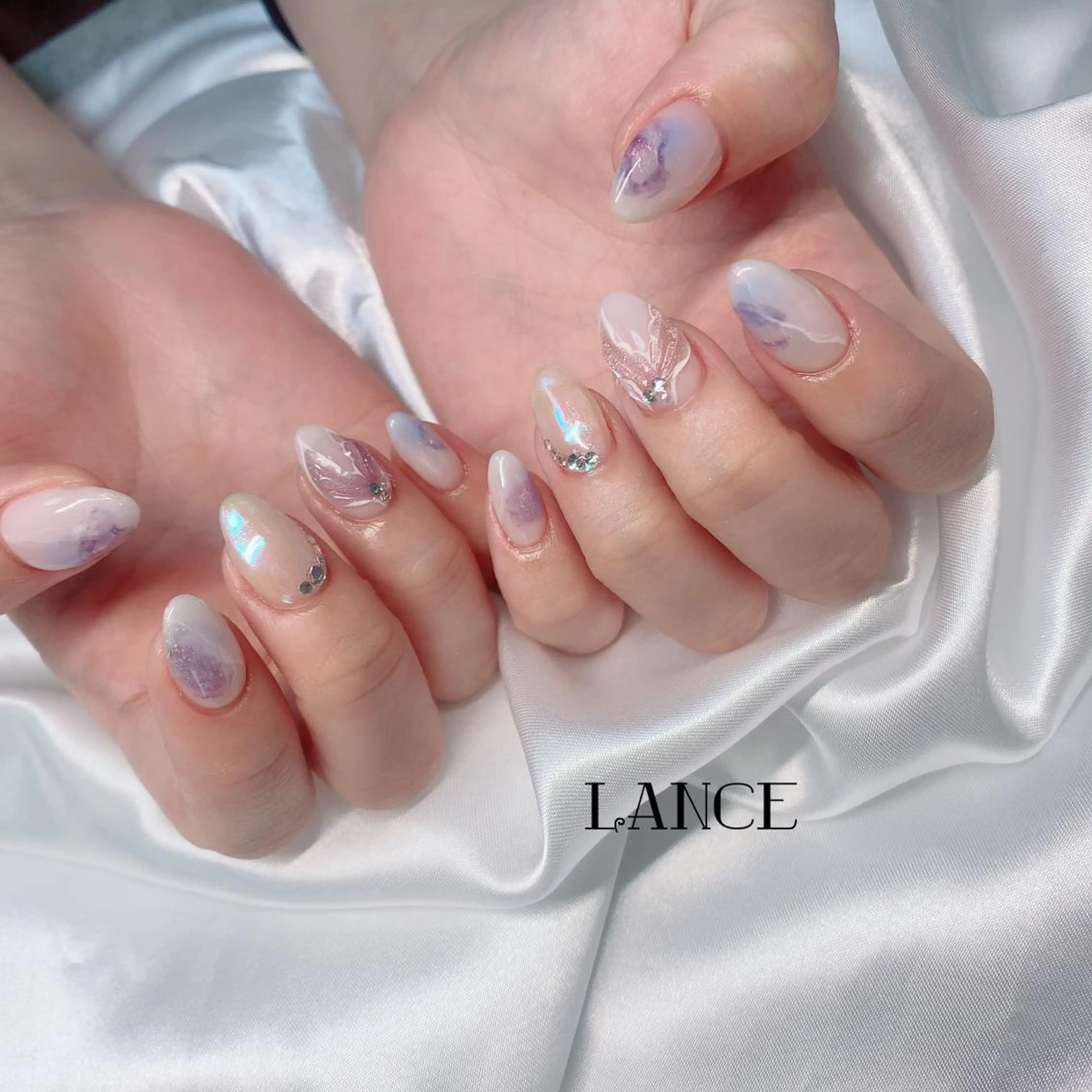 ミディアム ネイル オーロラネイル フレンチネイル グラデーション キラキラネイル ニュアンスネイル ハンドネイル Lance nailのネイルデザイン