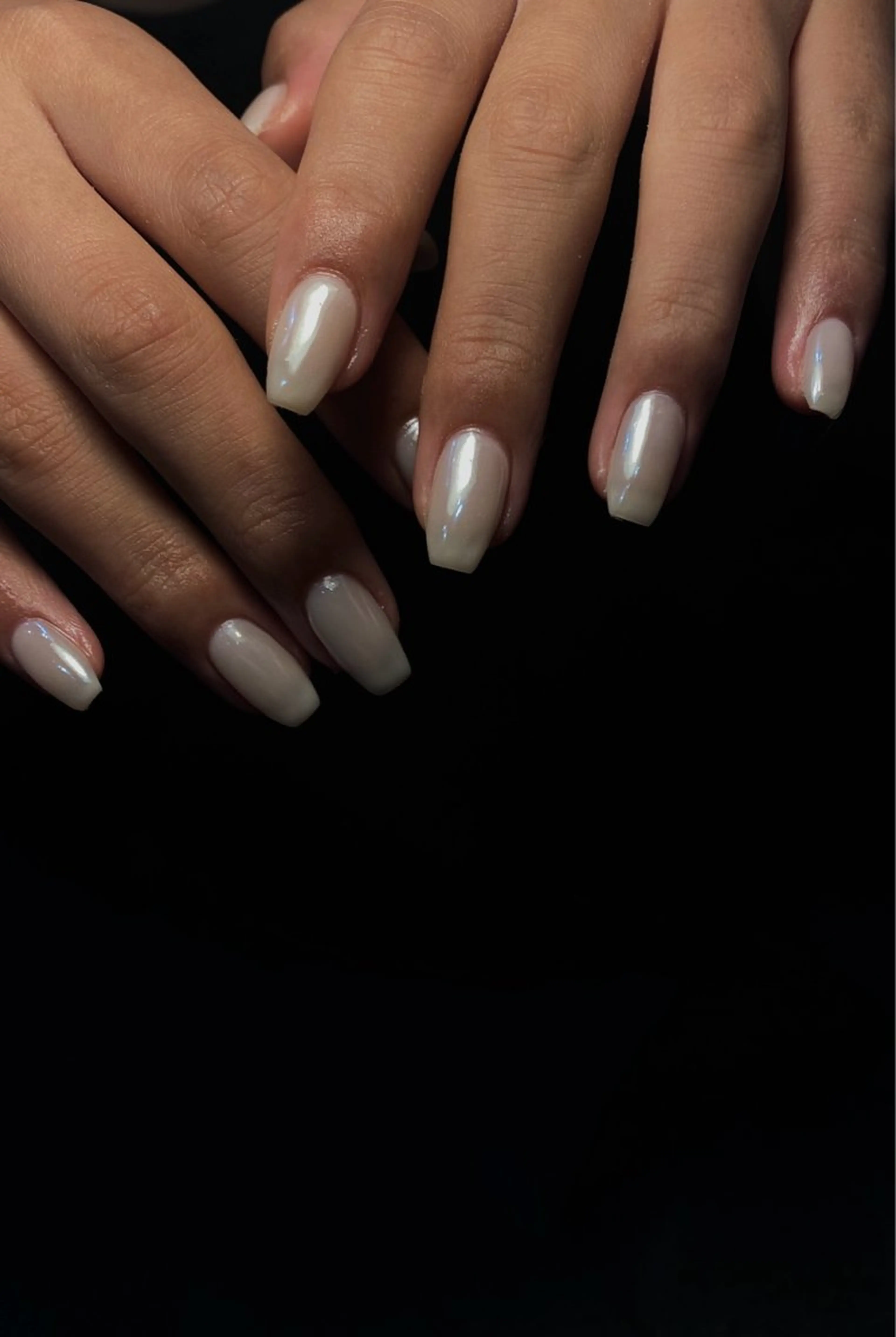 ネイル オーロラネイル ホワイト 渡邉あい/青山/ simpleのネイルデザイン